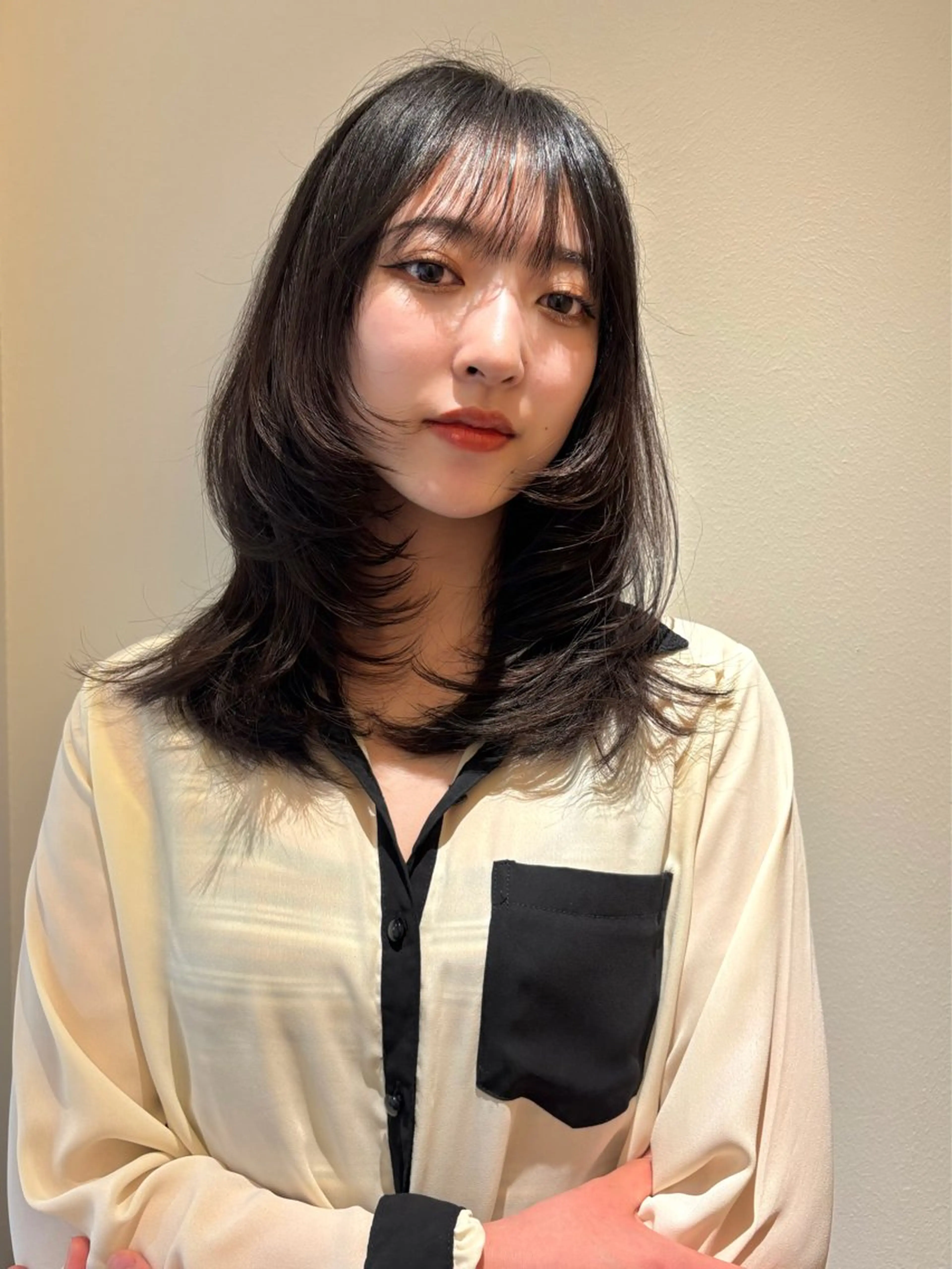 ミディアム レイヤーカット カット Fev YUZUのヘアスタイル