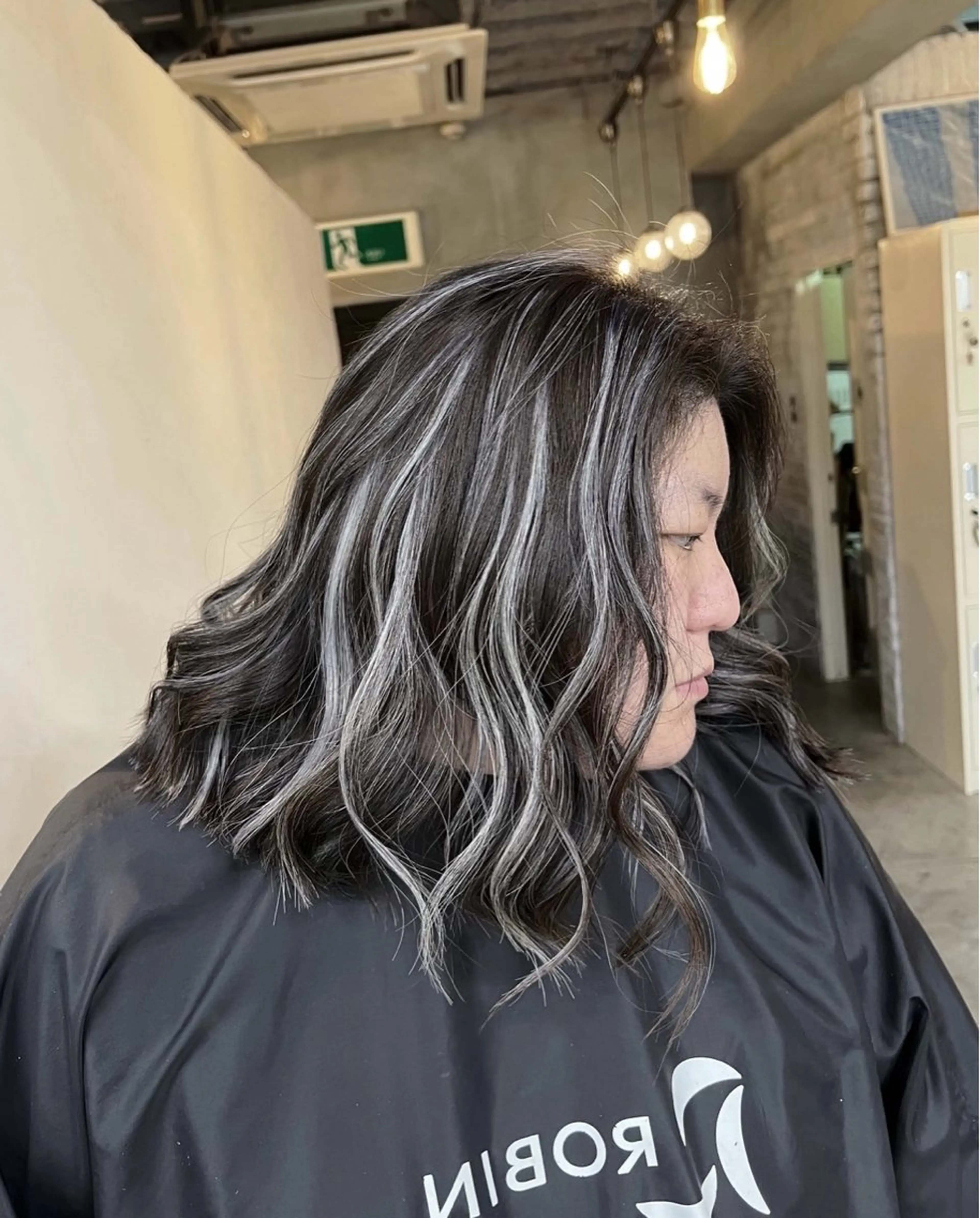 ミディアム カラー ダークグレー ダークグレージュ グレージュ ハイライトカラー ハイライト カット ヘアカラー トリートメント ROBIN所属・指名数No.1 /NAOYAのヘアスタイル