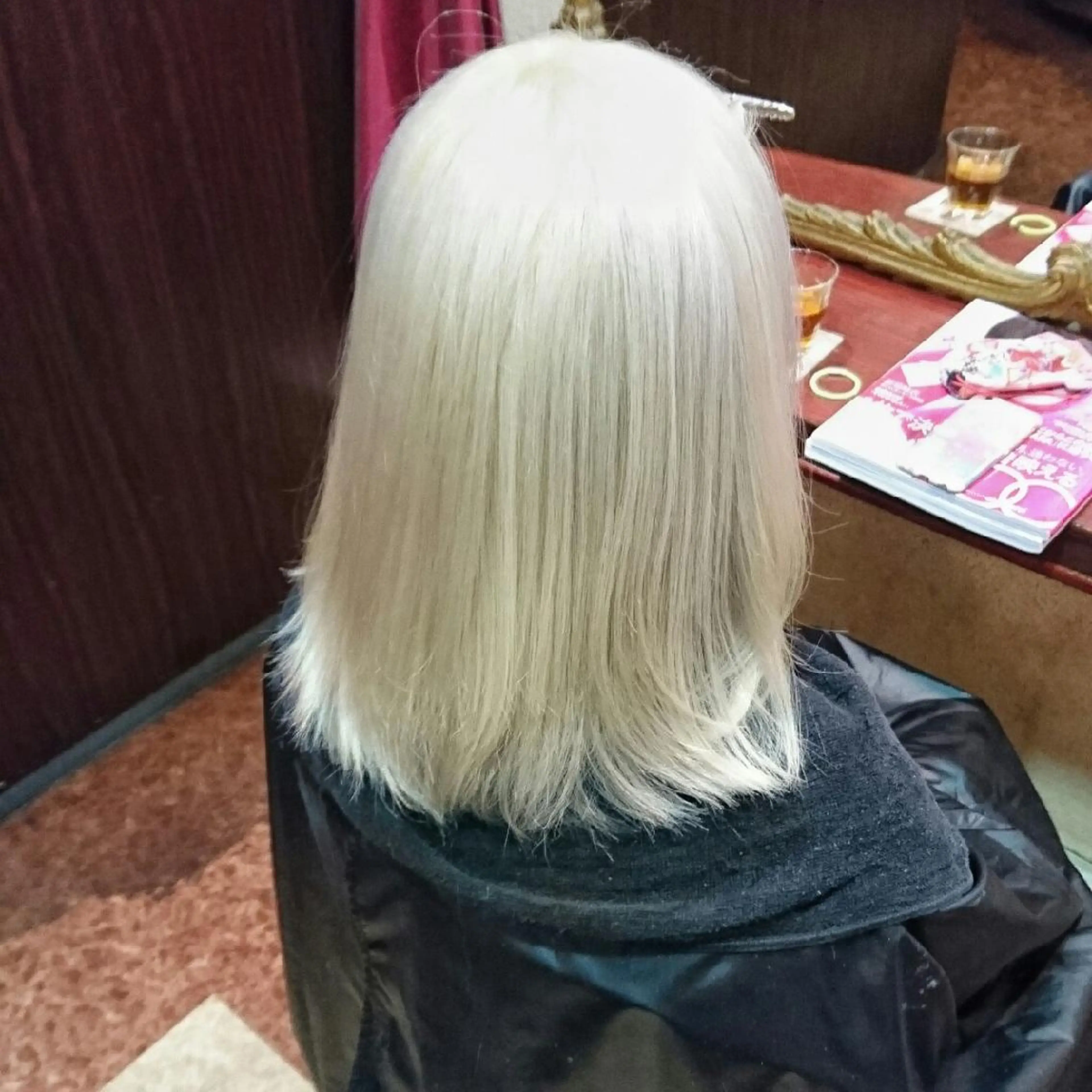 ミディアム カラー ブリーチ 艶髪✨ハイトーン ✨ホワイト✨北宗一郎のヘアスタイル