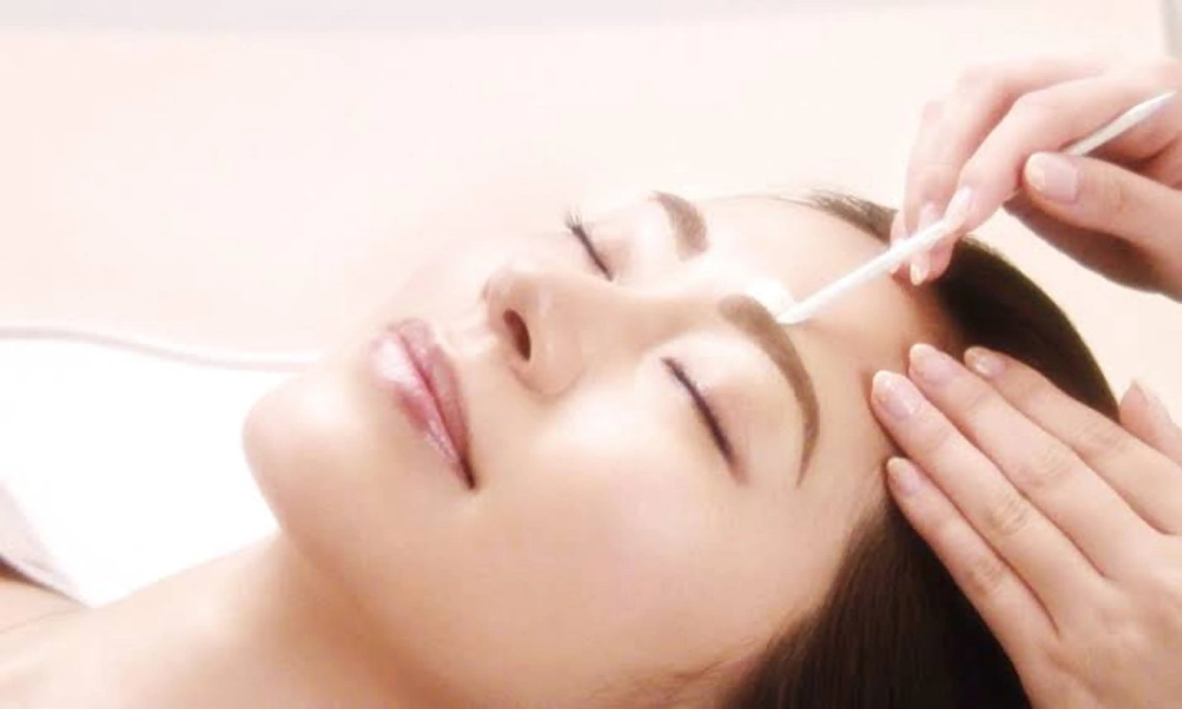 【アイブロウスタイリンググ】眉毛ワックス脱毛/カットの写真