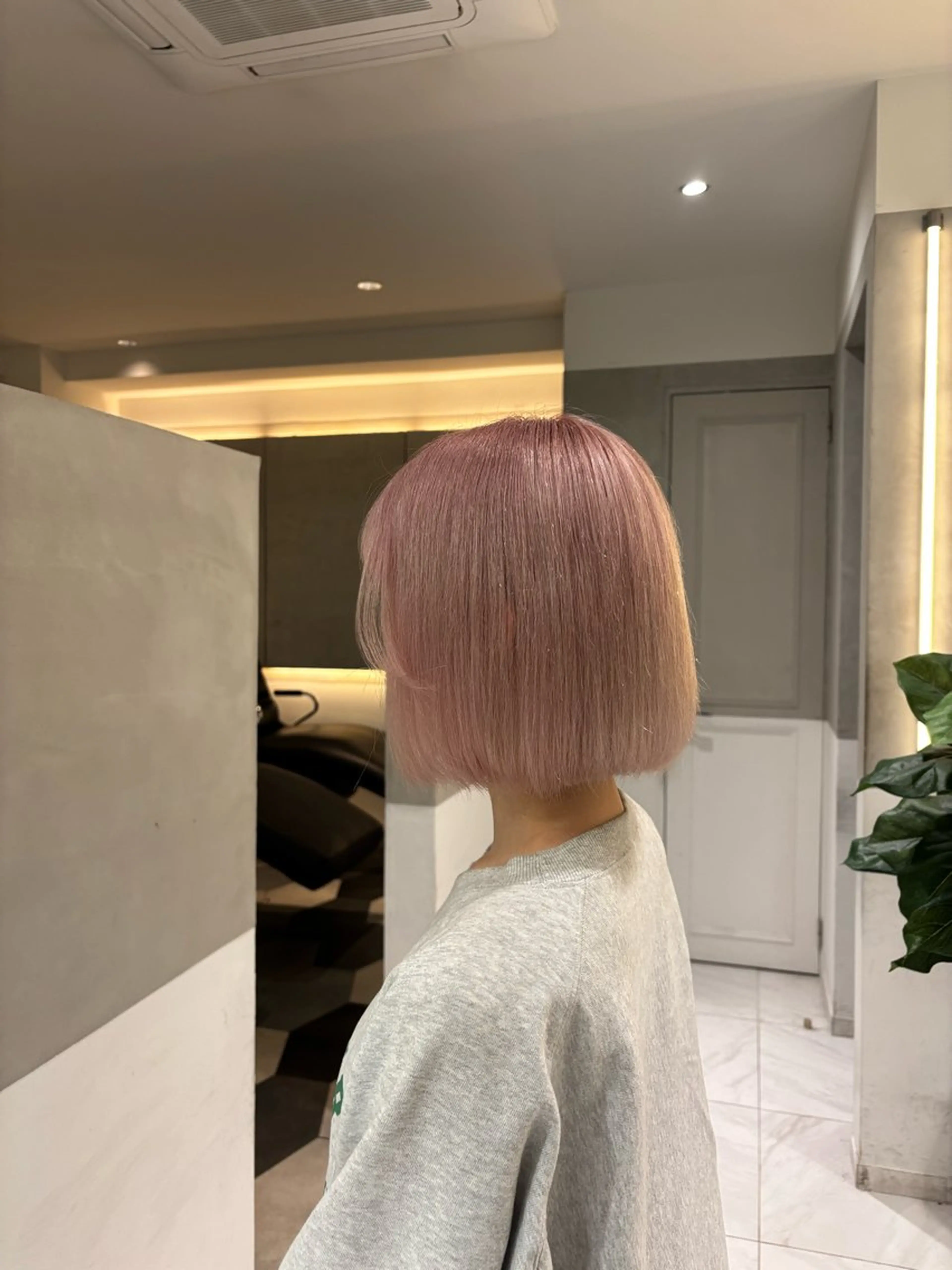 ミディアム カラー ブリーチ ハイトーンカラー ピンクカラー ホワイトピンク ボブ ヘアカラー 似合わせカットカラー 💎モエのヘアスタイル