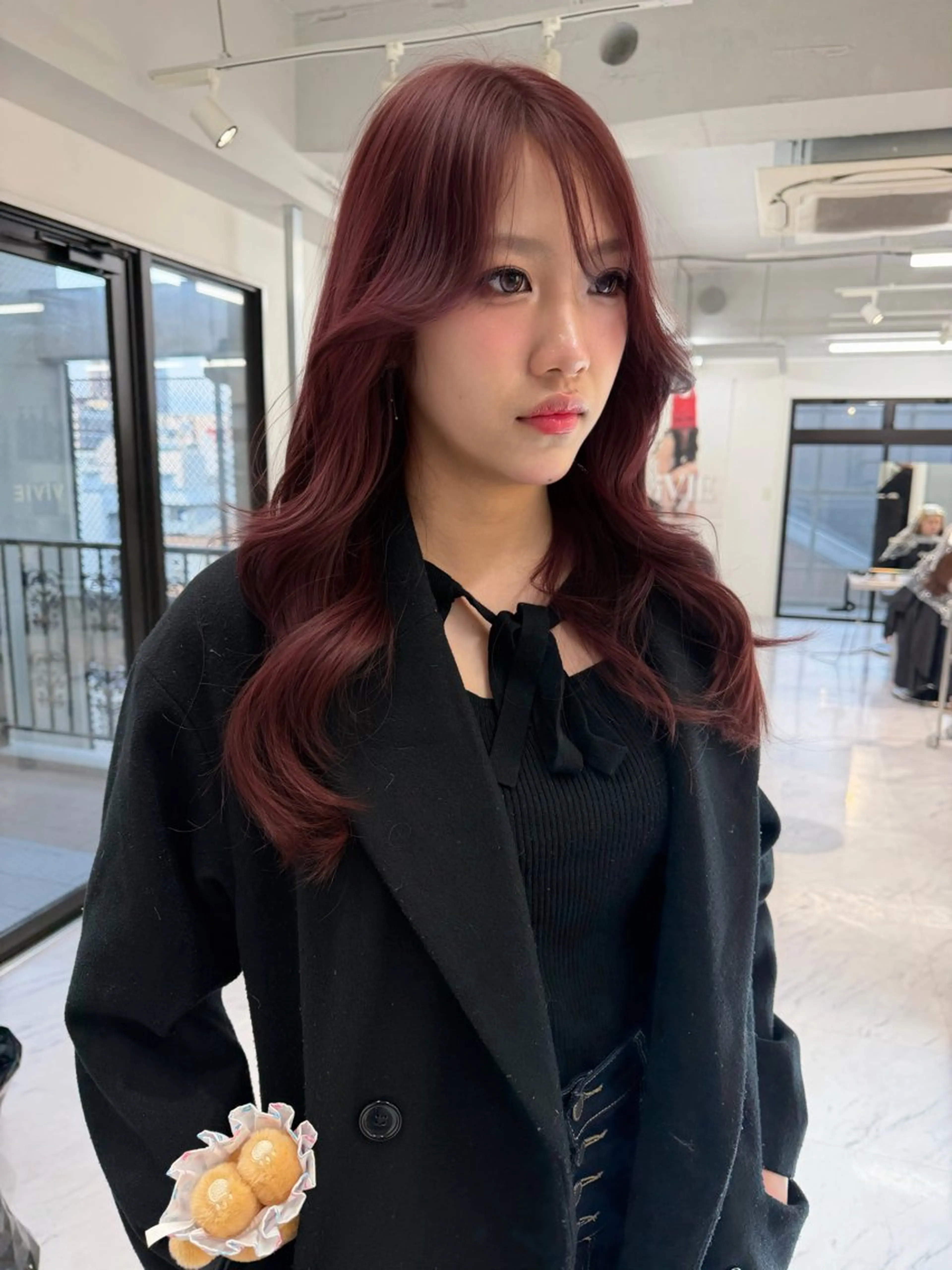 ロング カラー ベージュカラー ブリーチ ボルドーカラー ケアブリーチ デザインカラー ヘアカラー トリートメント TATSUブリーチ/ ミルクティーベージュのヘアスタイル