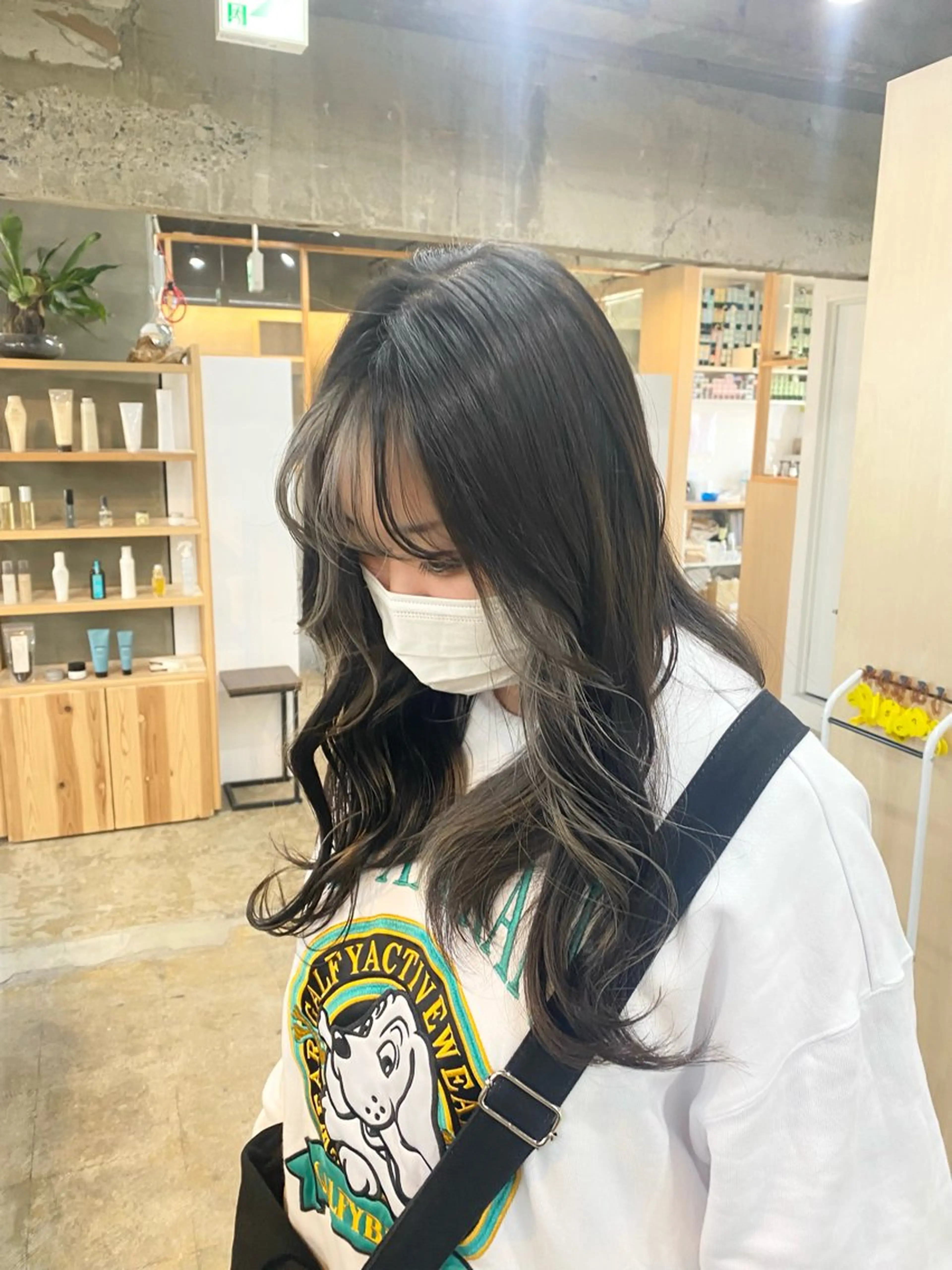 ロング ミストバング 茜璃/ブリーチカラー /レイヤーカットのヘアスタイル