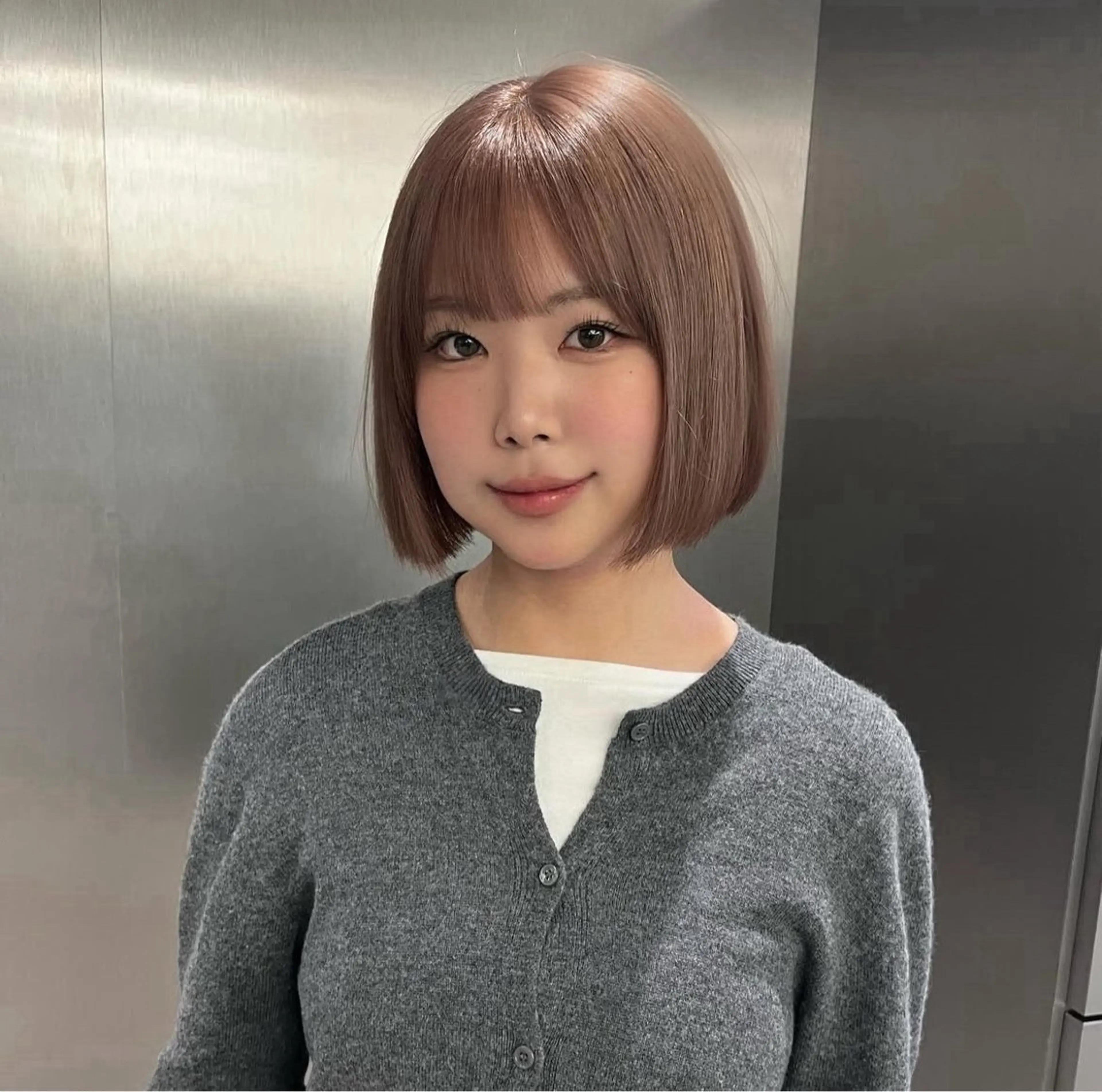 ショート カラー ベージュカラー ブリーチ ミルクティーベージュ カット ヘアカラー 縮毛矯正/ mikaのヘアスタイル