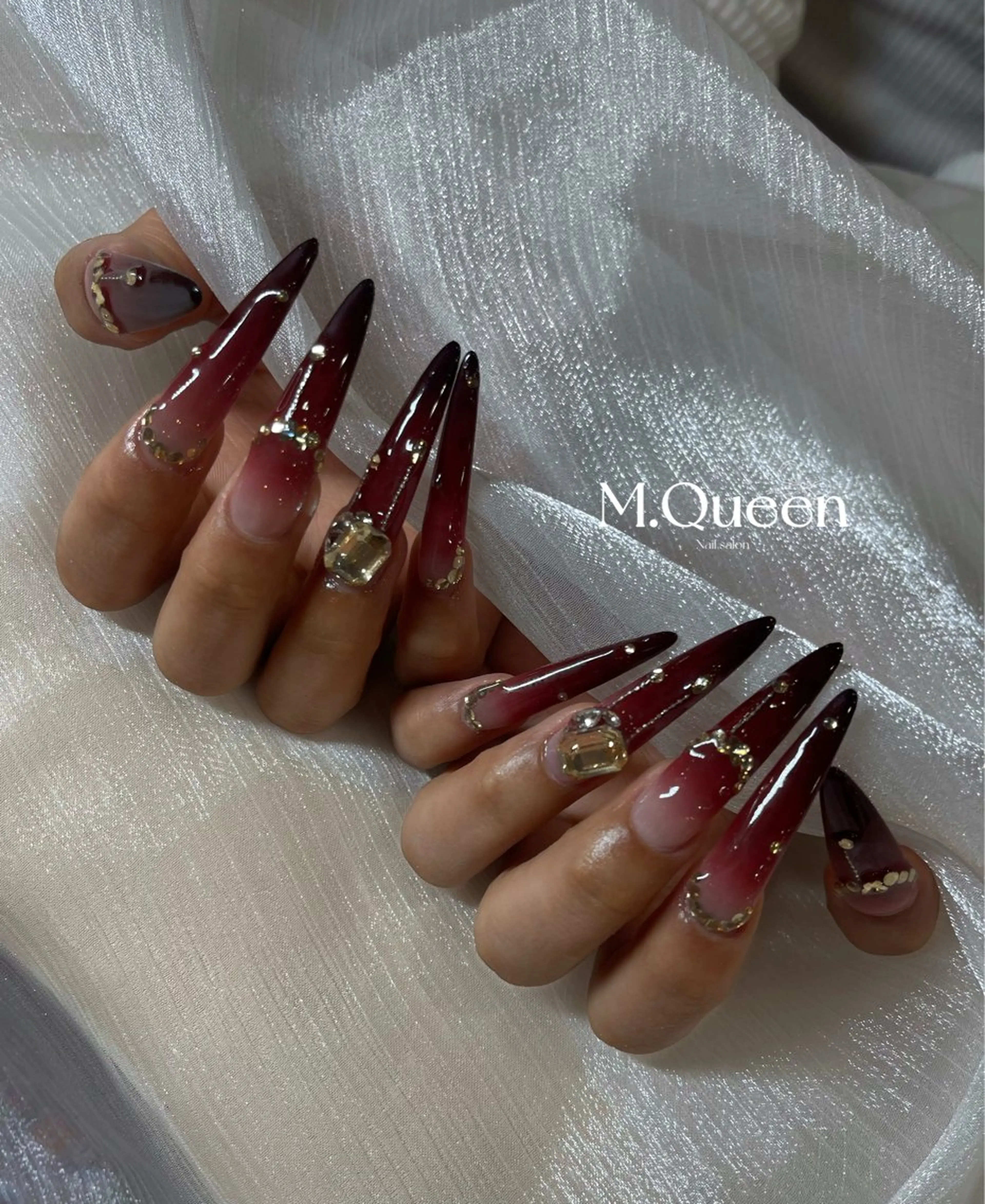 ネイル MQueen ネイルサロンマルのネイルデザイン