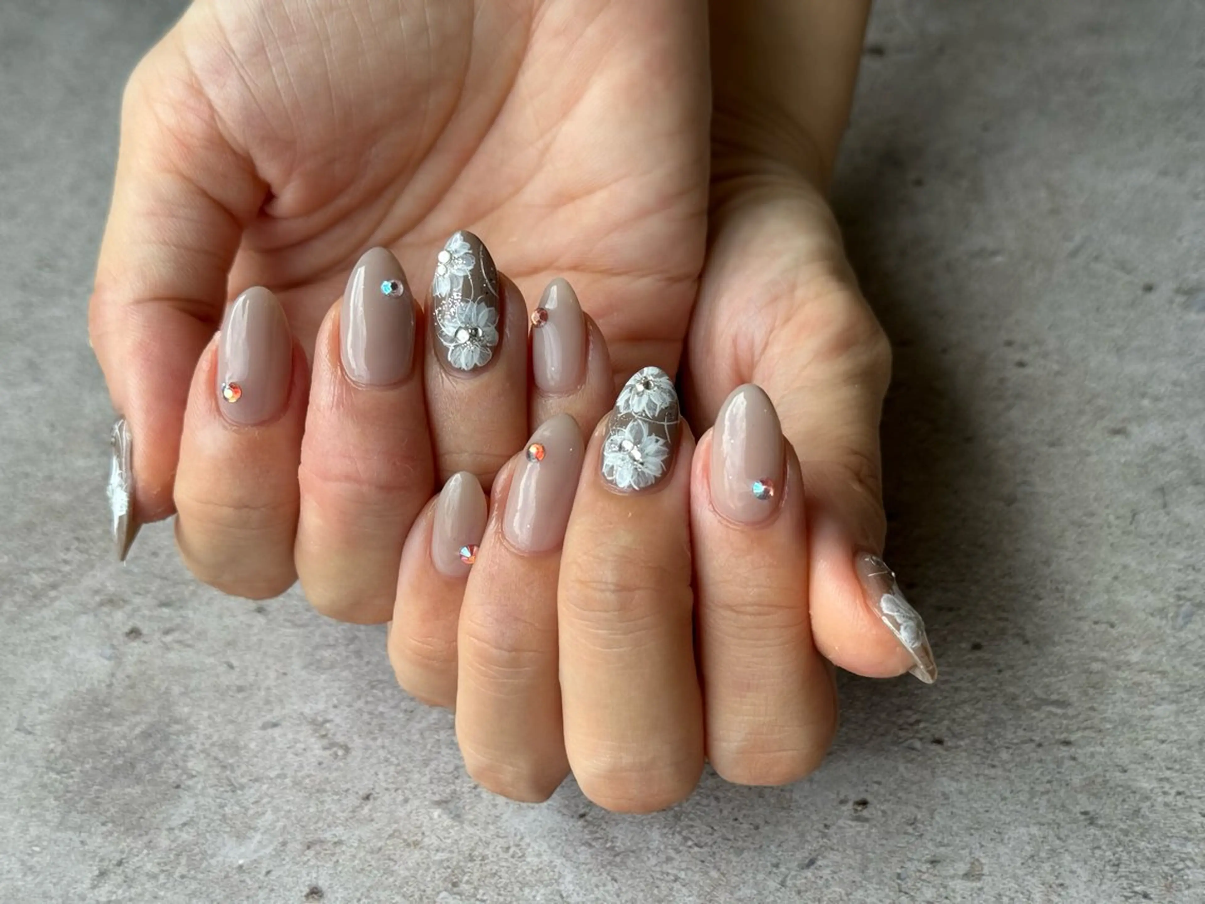 ネイル ブラウン フラワーネイル オフィスネイル mieux YUKOのネイルデザイン