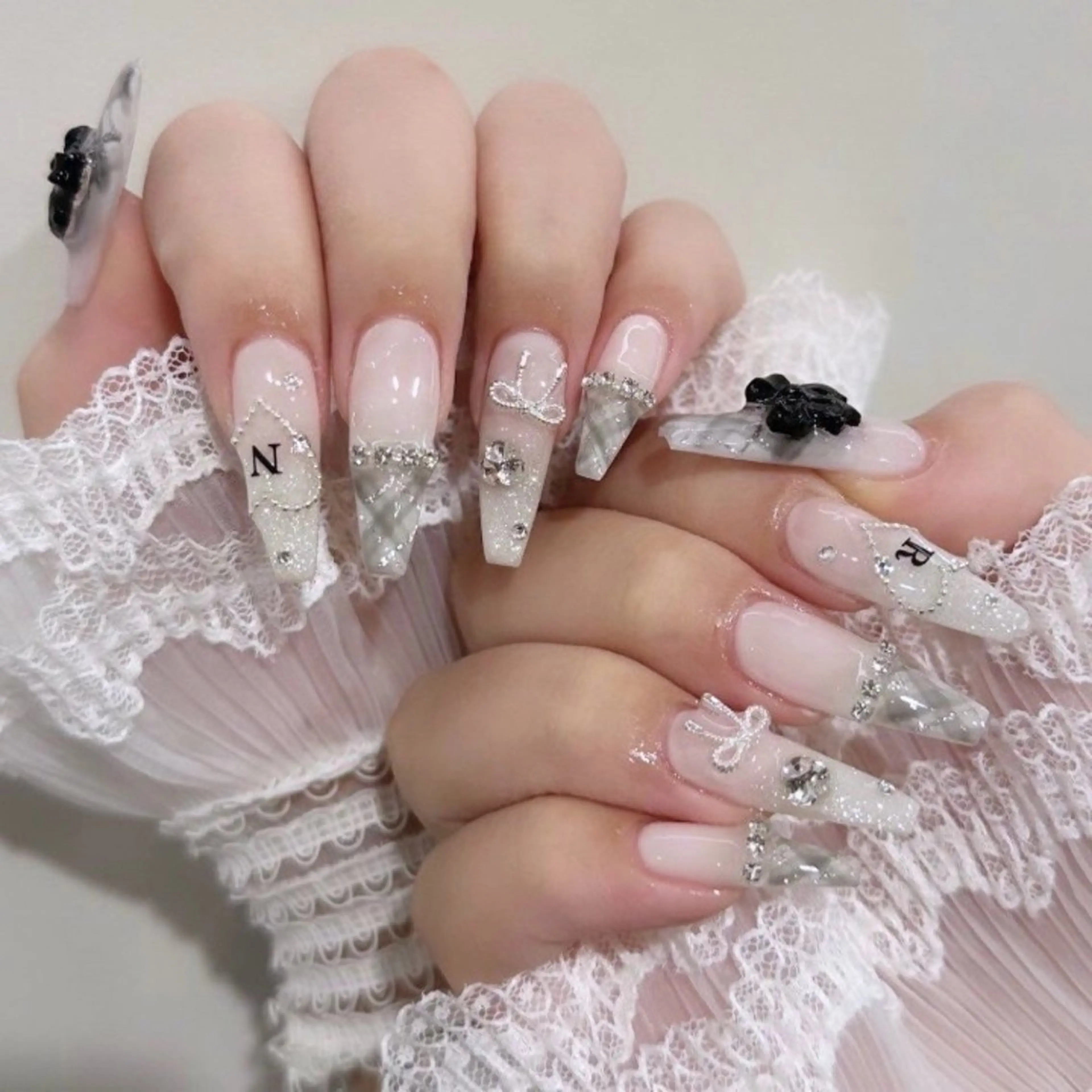 カラー グラデーションカラー ピンクカラー ハンドネイル AIN Nailのネイルデザイン