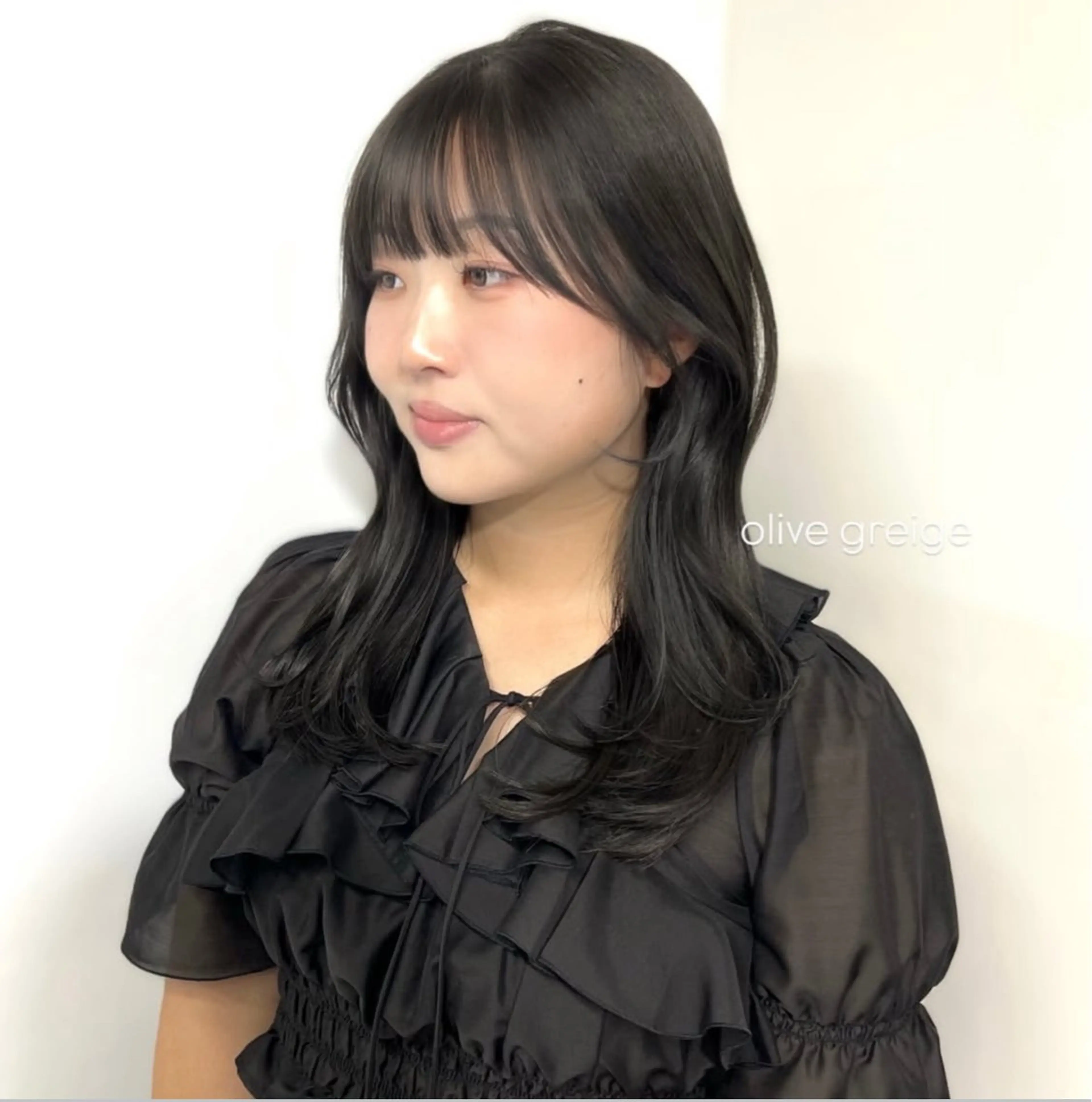 セミロング カラー 小顔カット カット ヘアカラー EMANON梅田店所属・前川 朋香のヘアスタイル