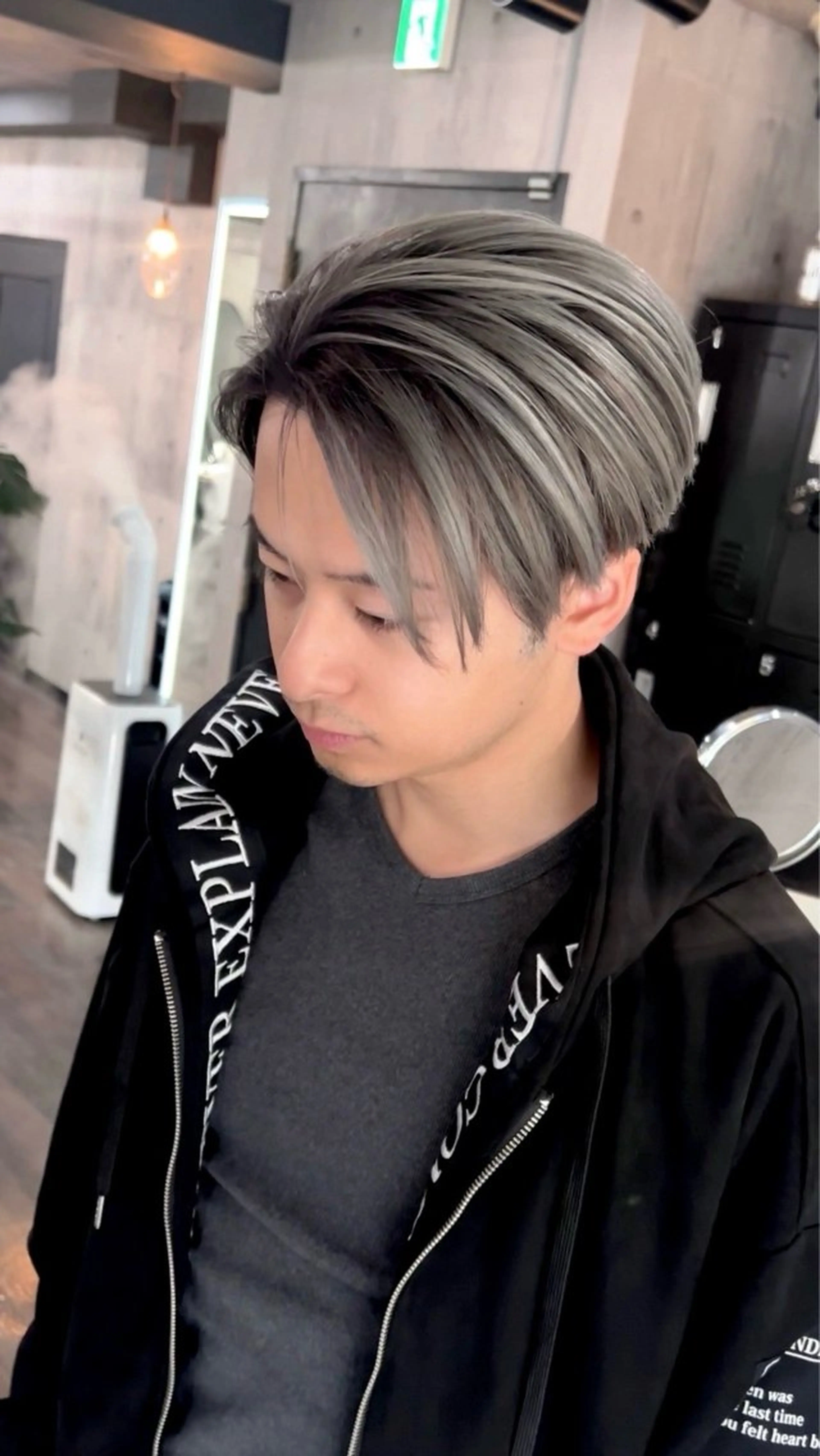 ショート カラー メンズ Mika XELVEのヘアスタイル