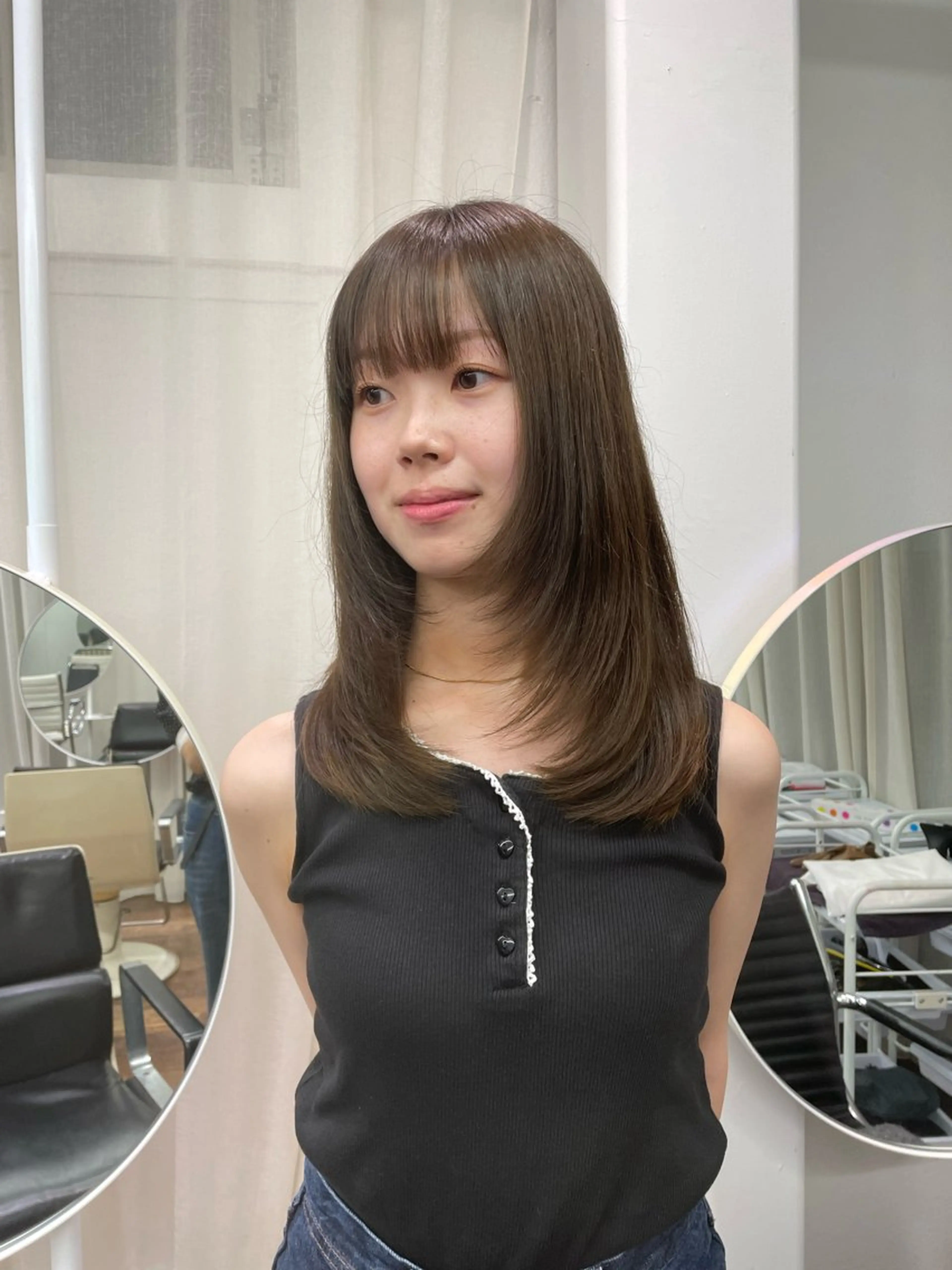 ミディアム カラー ベージュカラー オリーブベージュ 顔まわりレイヤー レイヤーカット カット ヘアカラー トリートメント レイヤーカット🎀 kanaのヘアスタイル