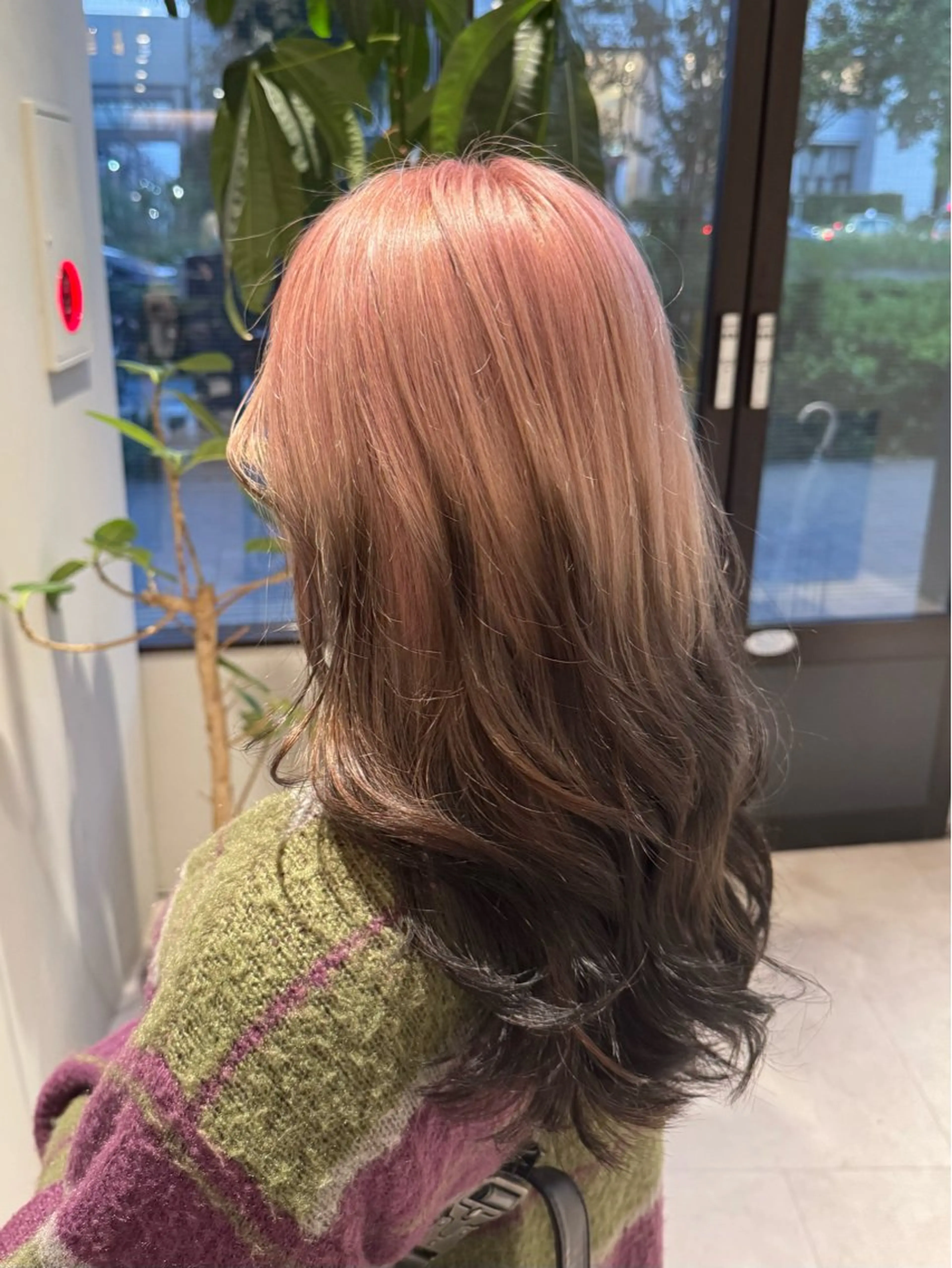 セミロング カラー デザインカラー グラデーションカラー ピンクカラー ヘアカラー トリートメント ハイトーン/ブリーチ /ボブ特化/SOMAのヘアスタイル