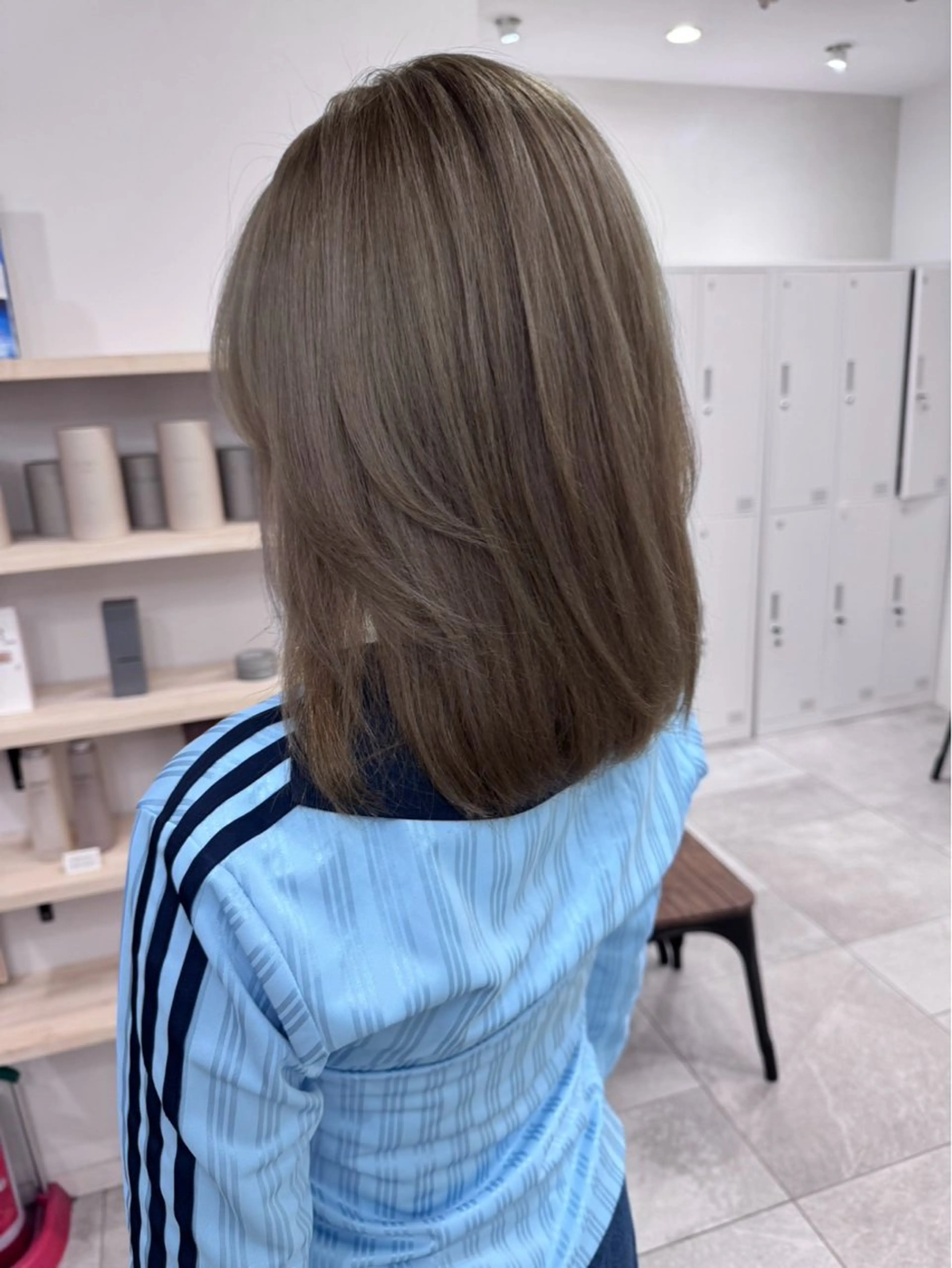 ミディアム カラー ボブレイヤー ベージュカラー 透明感カラー ミルクティーベージュ ボブ takumi/パーマ /バレイヤージュのヘアスタイル