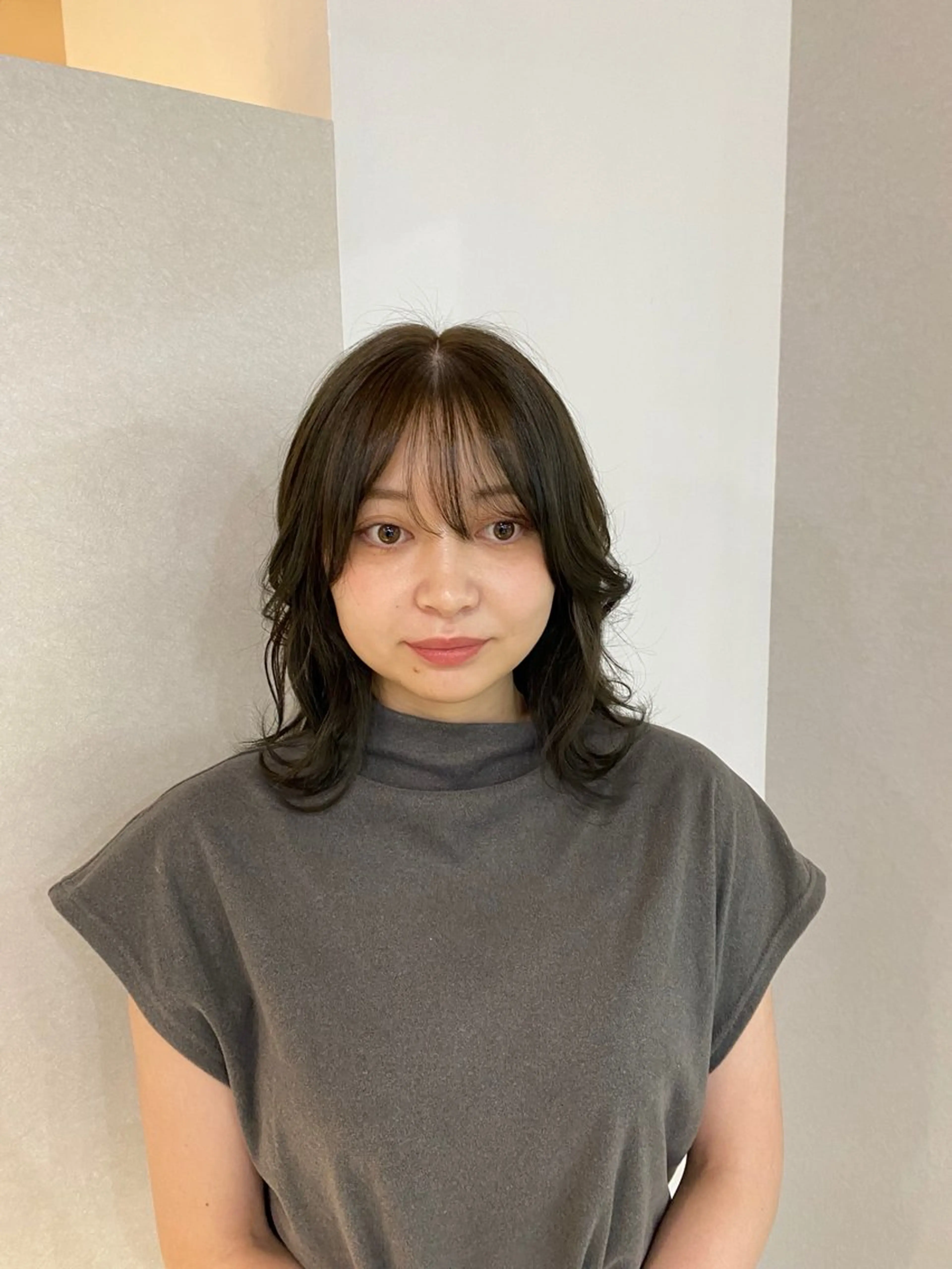 ミディアム カラー 透明感カラー グレージュ オリーブグレージュ オリーブグレー 似合わせカット ハナダ メイのヘアスタイル