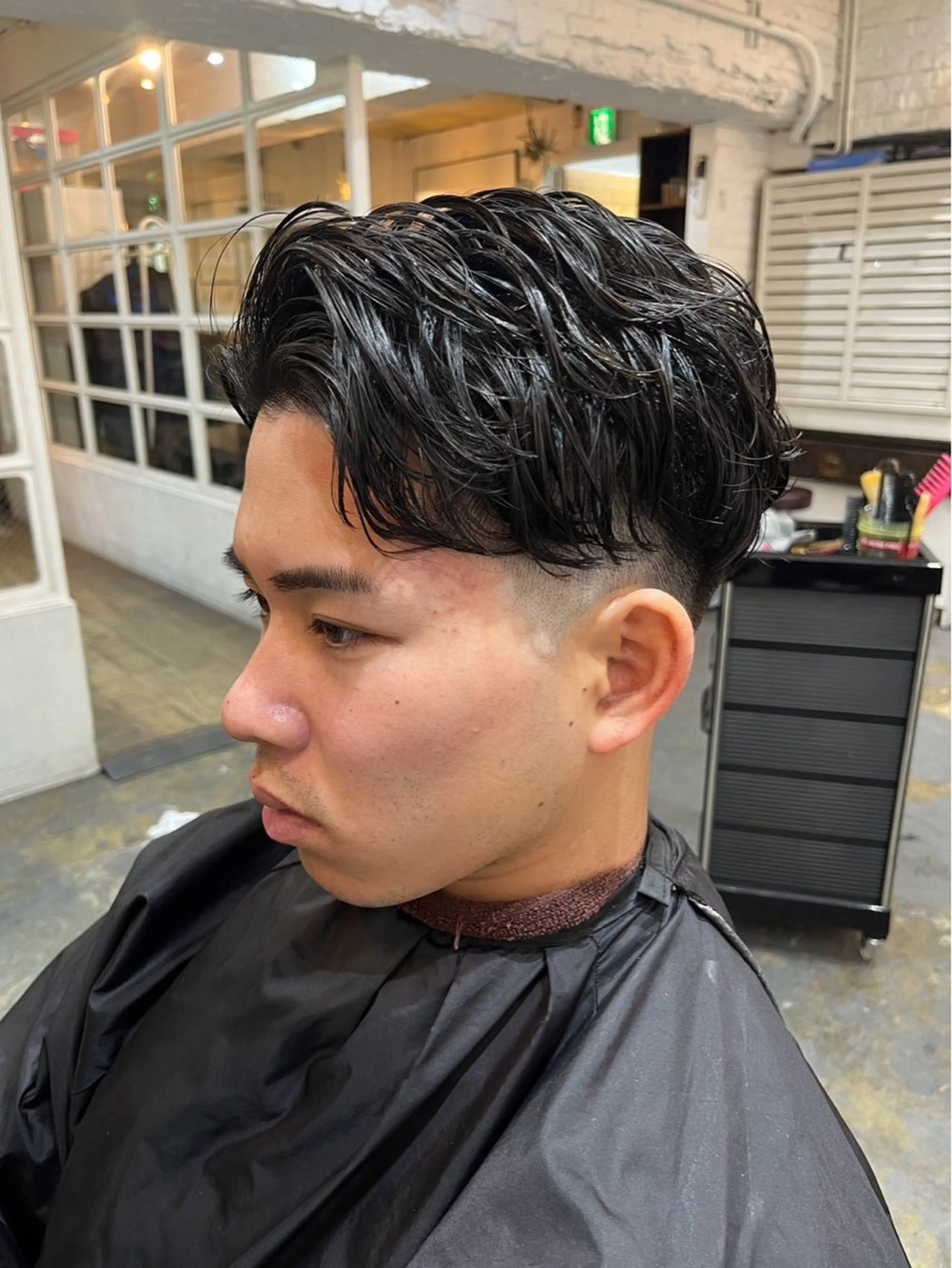 ショート パーマ メンズ センターパート ダウンパーマ フェードカット メンズハイライト メンズパーマ カット パーマ トリートメント 💈メンズ特化💈 TASUKUのヘアスタイル