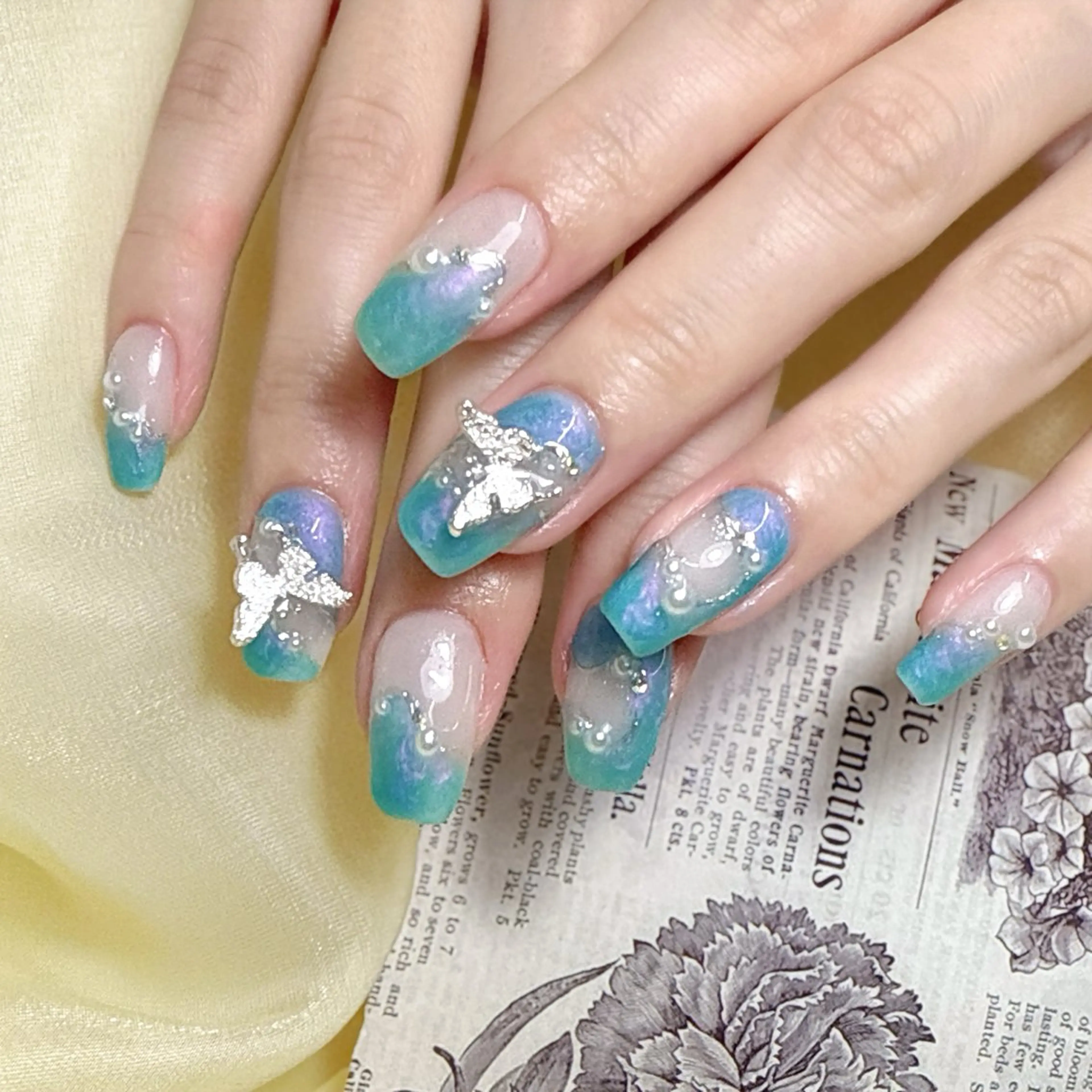 ネイル ハンドネイル グロー ネイルのネイルデザイン