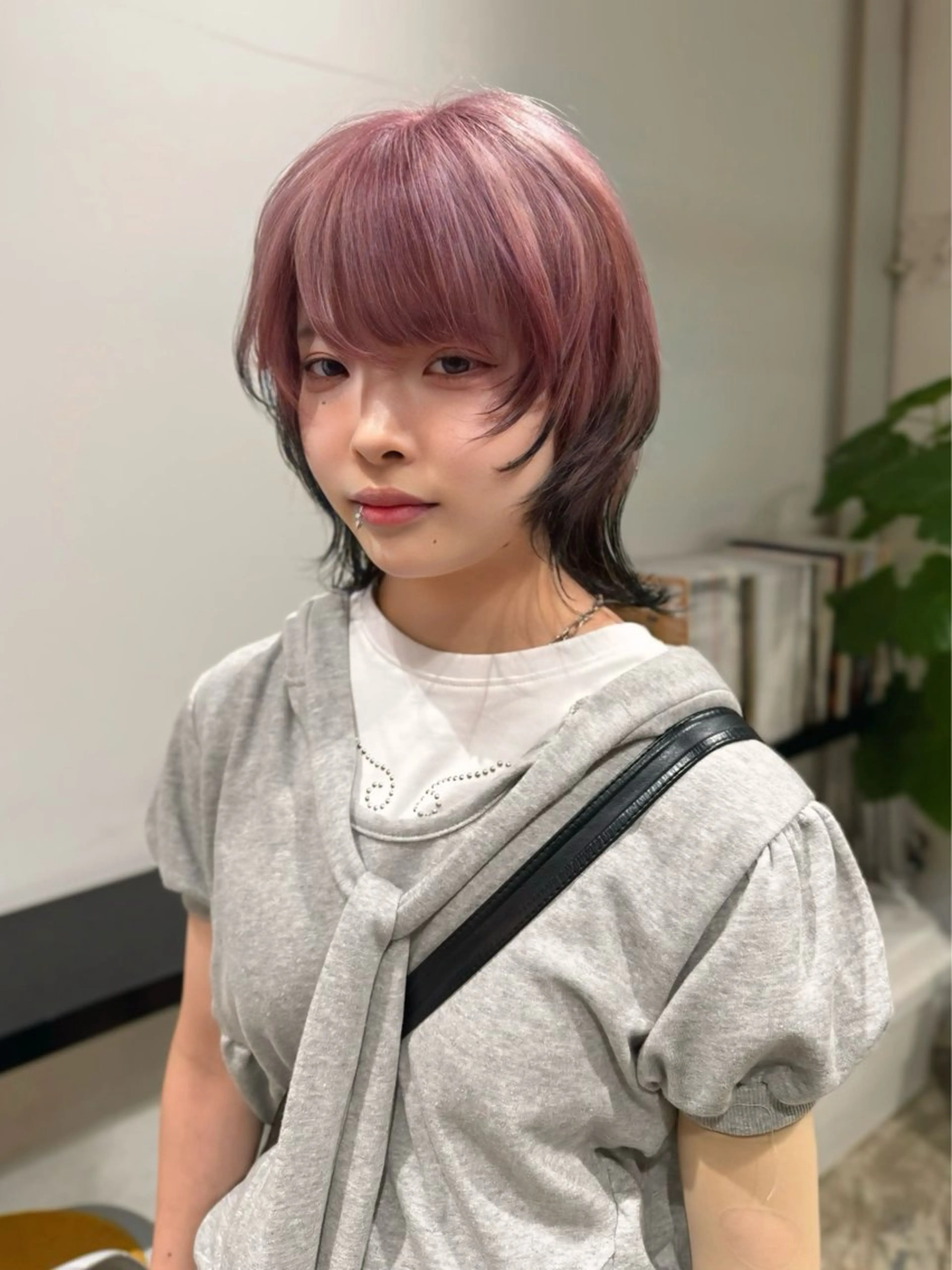 ミディアム カラー ウルフ/似合わせ レイヤー/RIHOのヘアスタイル