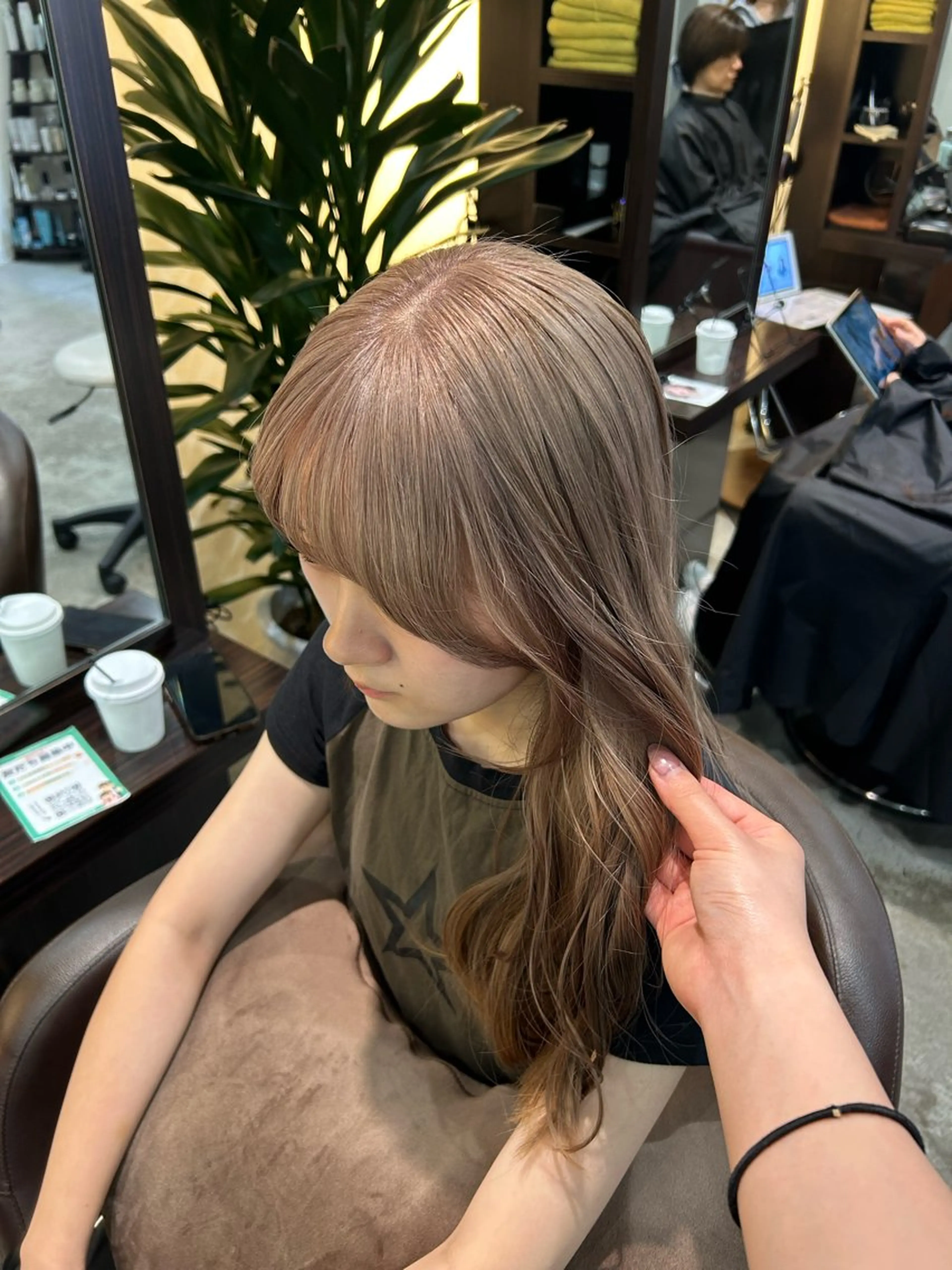 ロング カラー ベージュカラー ハイトーンカラー ミルクティーベージュ 坂本奈都美 🎀のヘアスタイル