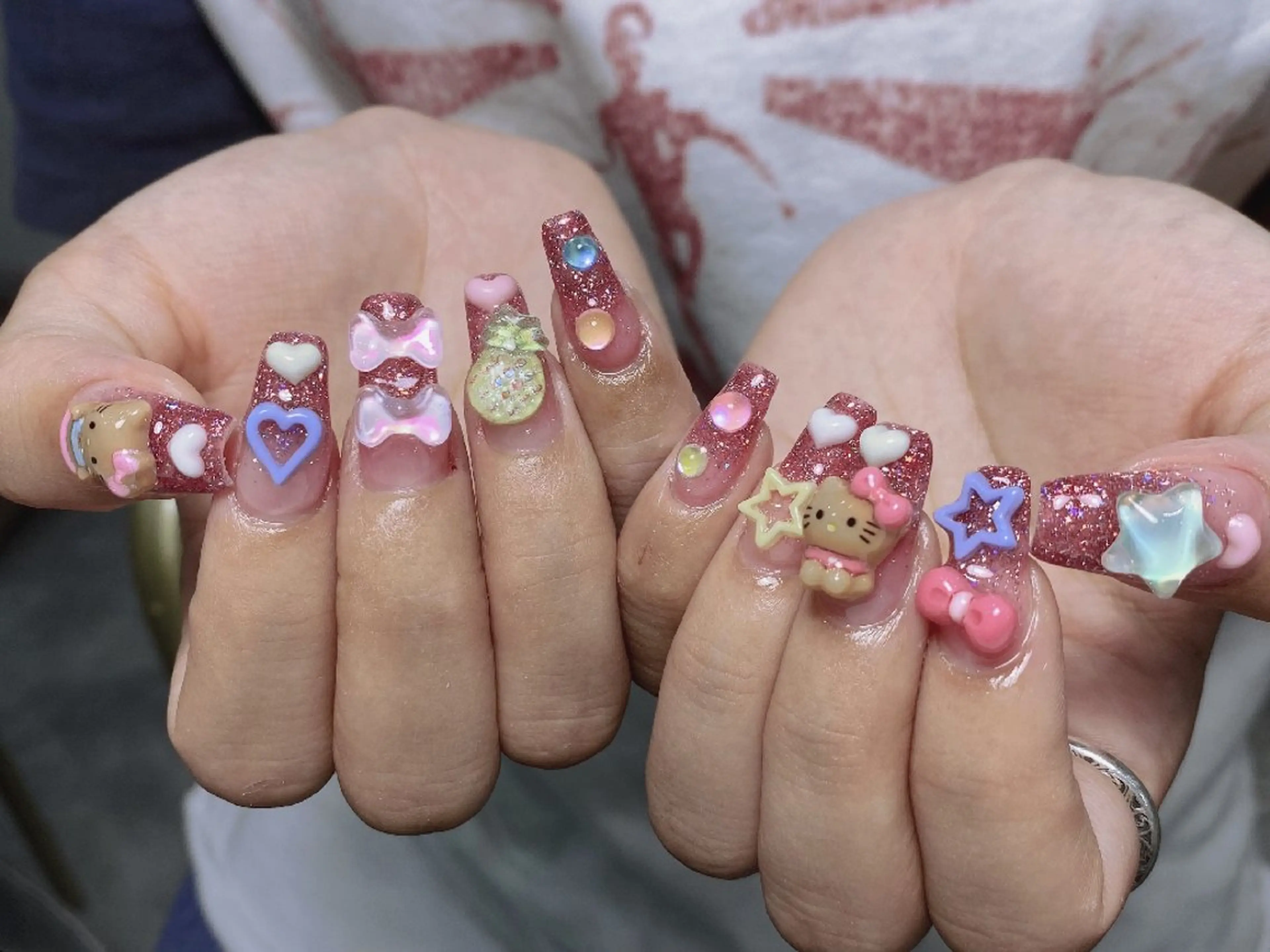 ネイル チークネイル フレンチネイル ジェルネイル ガーリー キラキラネイル ハンドネイル UM Nail Salonのネイルデザイン