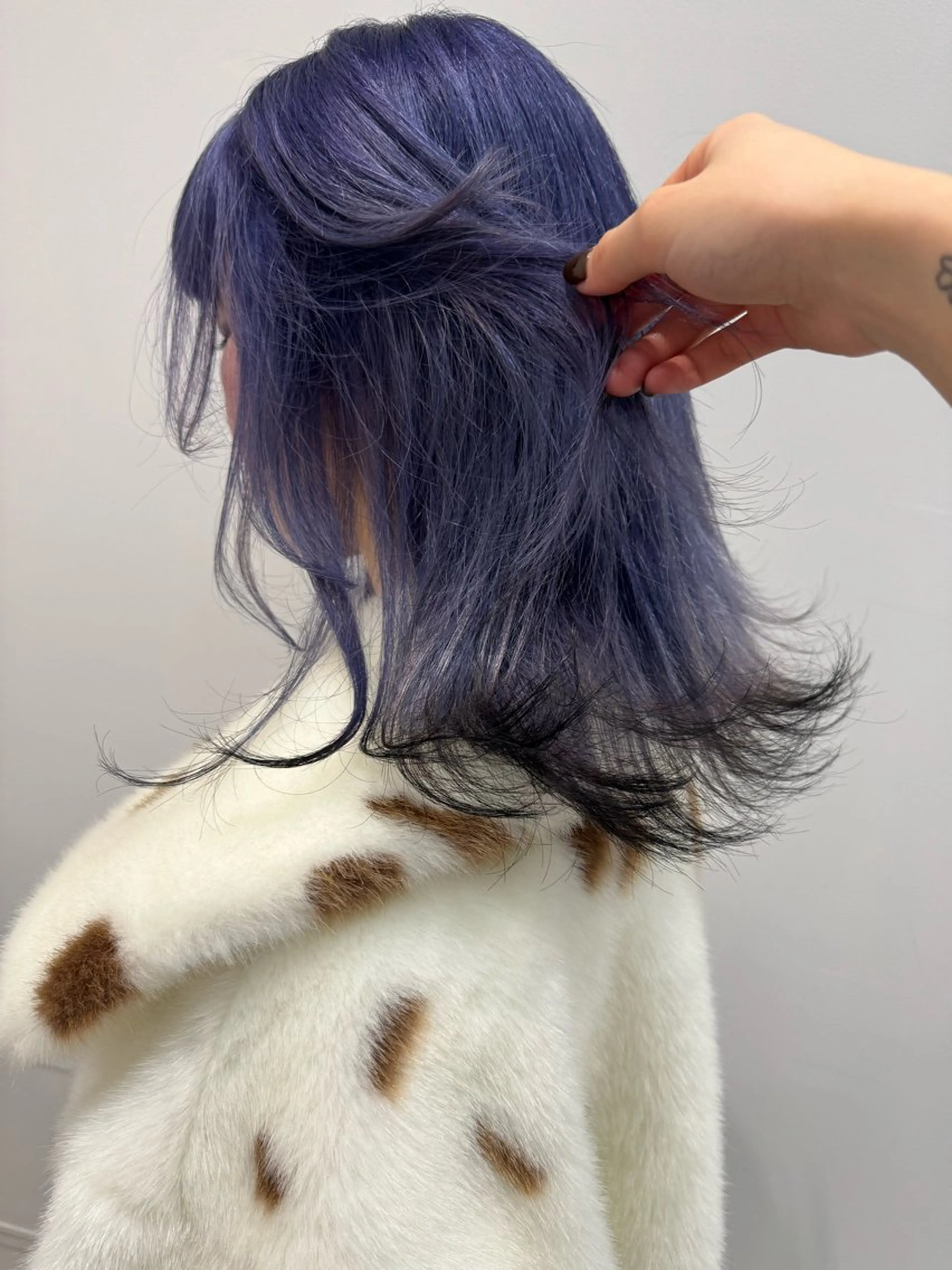 セミロング カラー 🫧ハイトーン✨格安 より質💐マンツーマのヘアスタイル