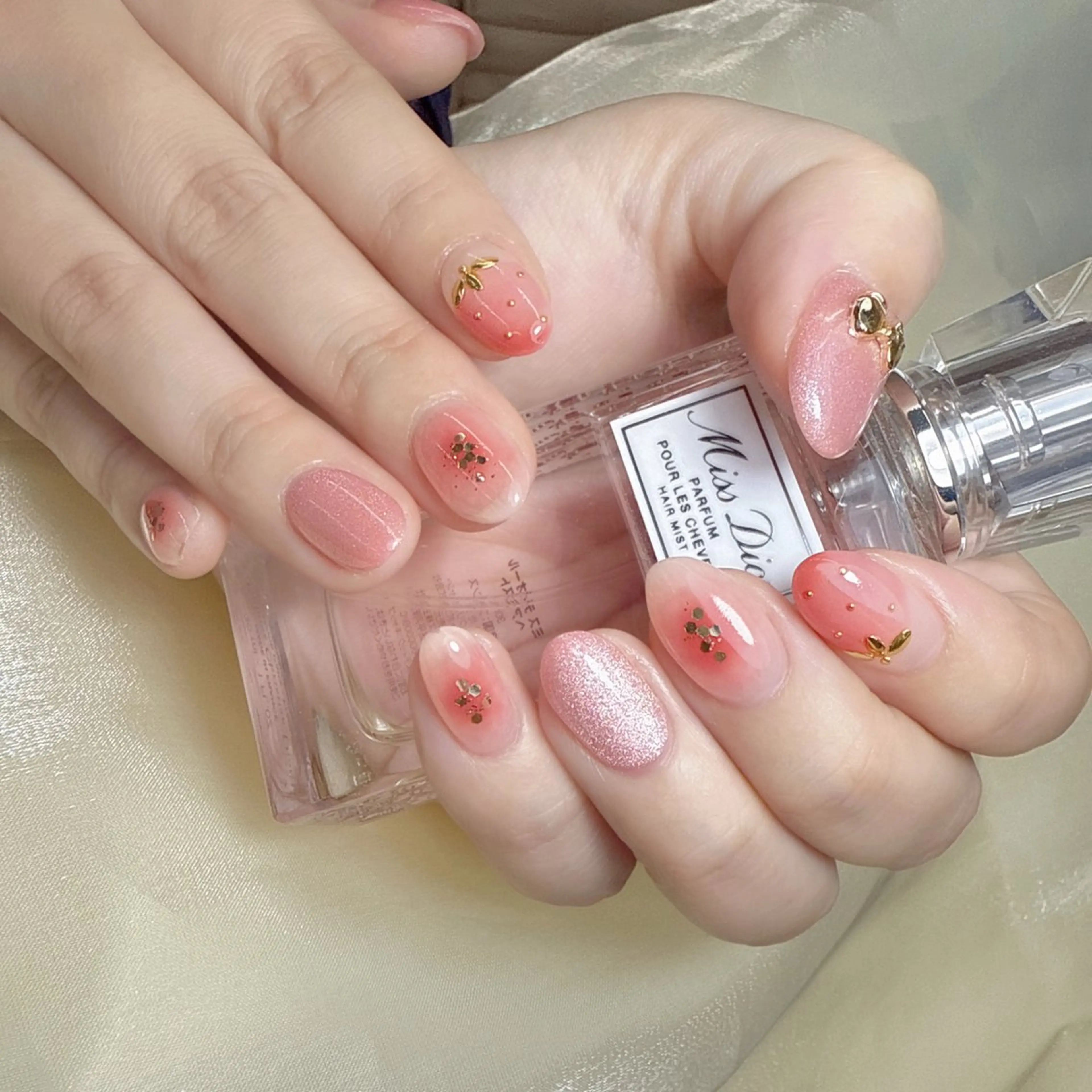 ネイル ハンドネイル グロー ネイルのネイルデザイン