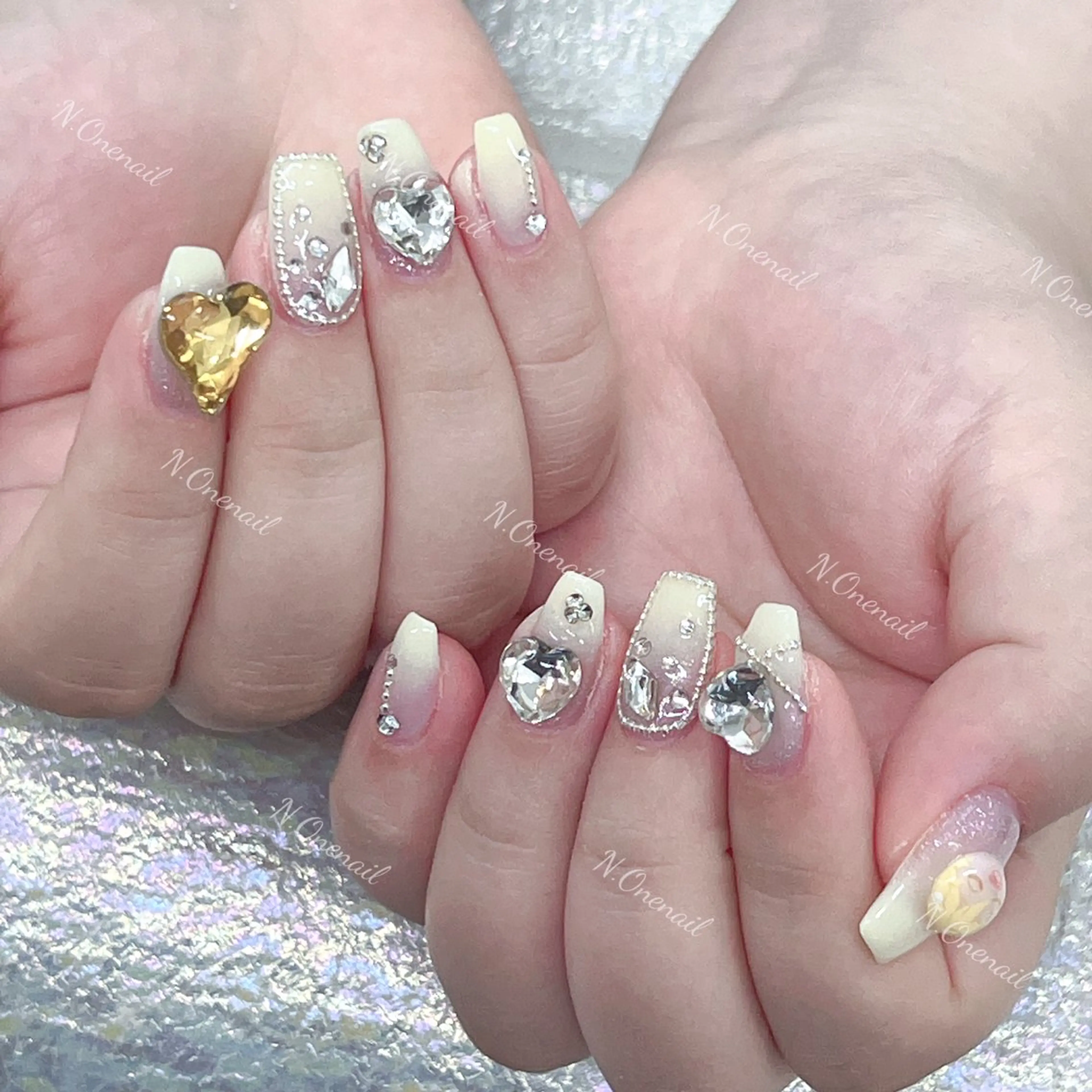 ネイル アートネイル グラデーション キラキラネイル ニュアンスネイル オフィスネイル ハンドネイル 長いだし/スカルプ/ パラシェルN.oneのネイルデザイン