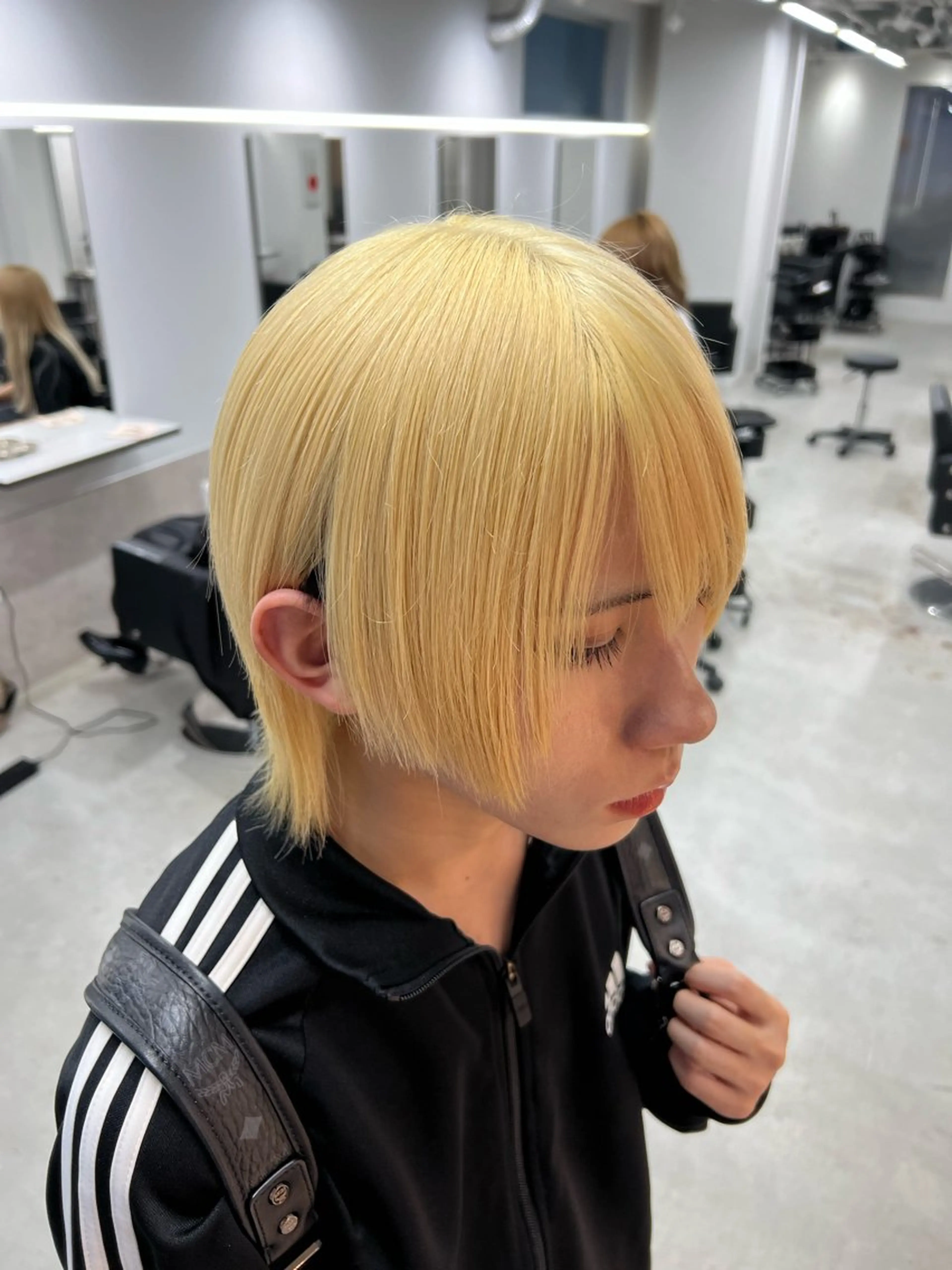 ショート ヘアカラー maya レイヤーカットのヘアスタイル