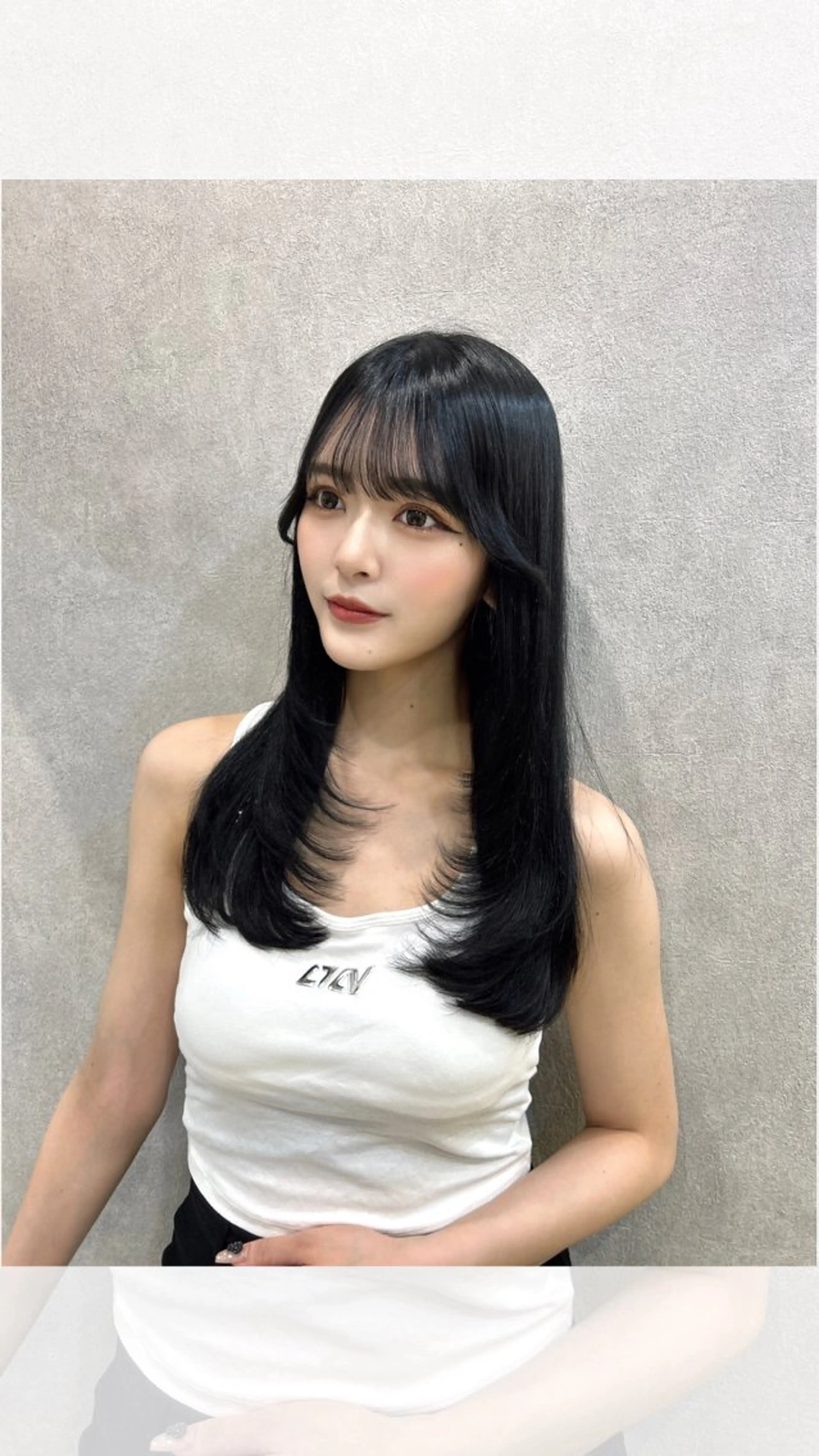 セミロング カラー ヘアアレンジ 黒髪 ブルーカラー ブルーブラック レイヤーカット 🩷韓国ヘア/ヨシン モリ🩷Maikaのヘアスタイル