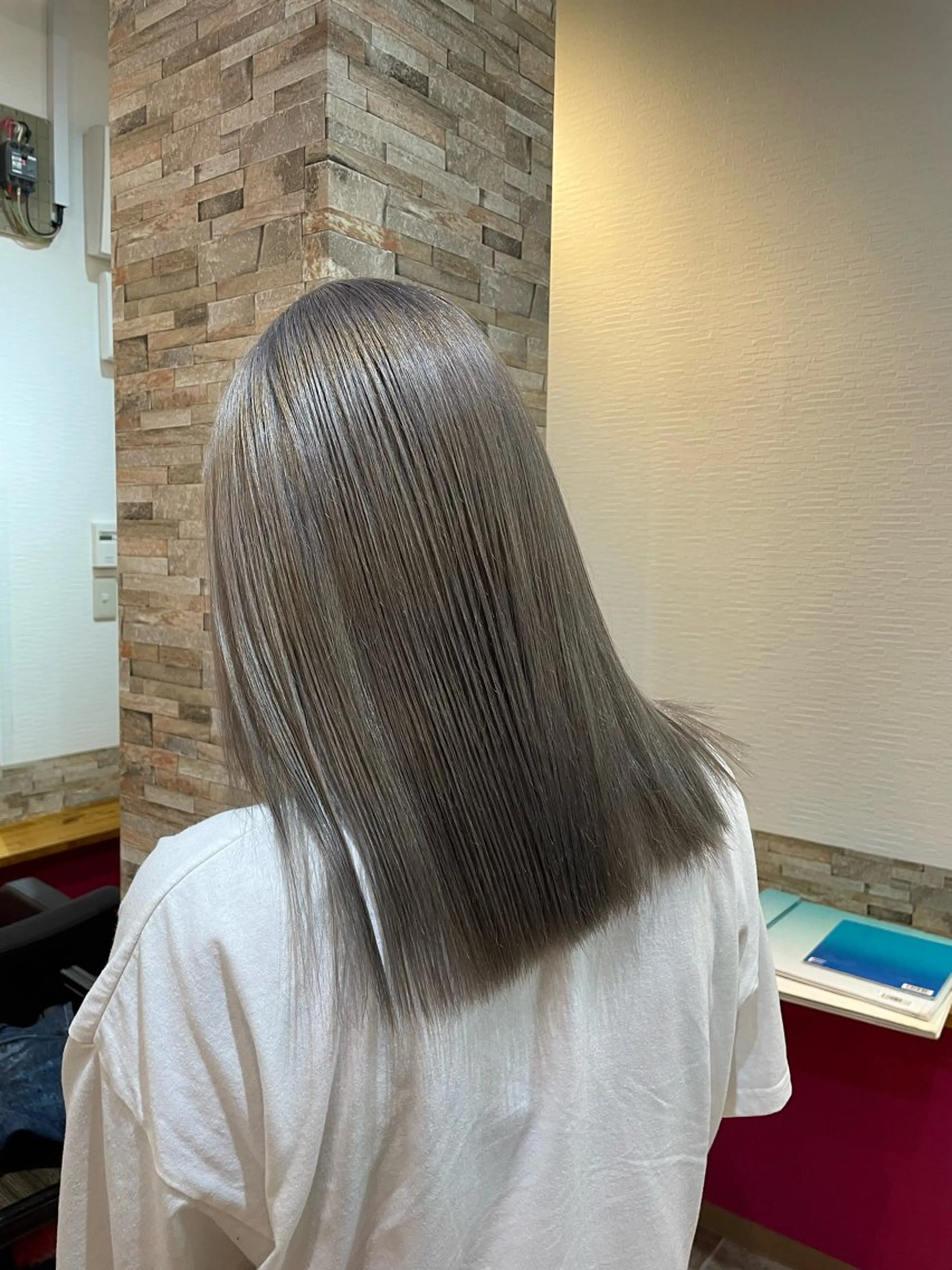 セミロング カラー グレージュ ハイトーンカラー ヘアカラー YUI/ ブリーチカラー🌷のヘアスタイル