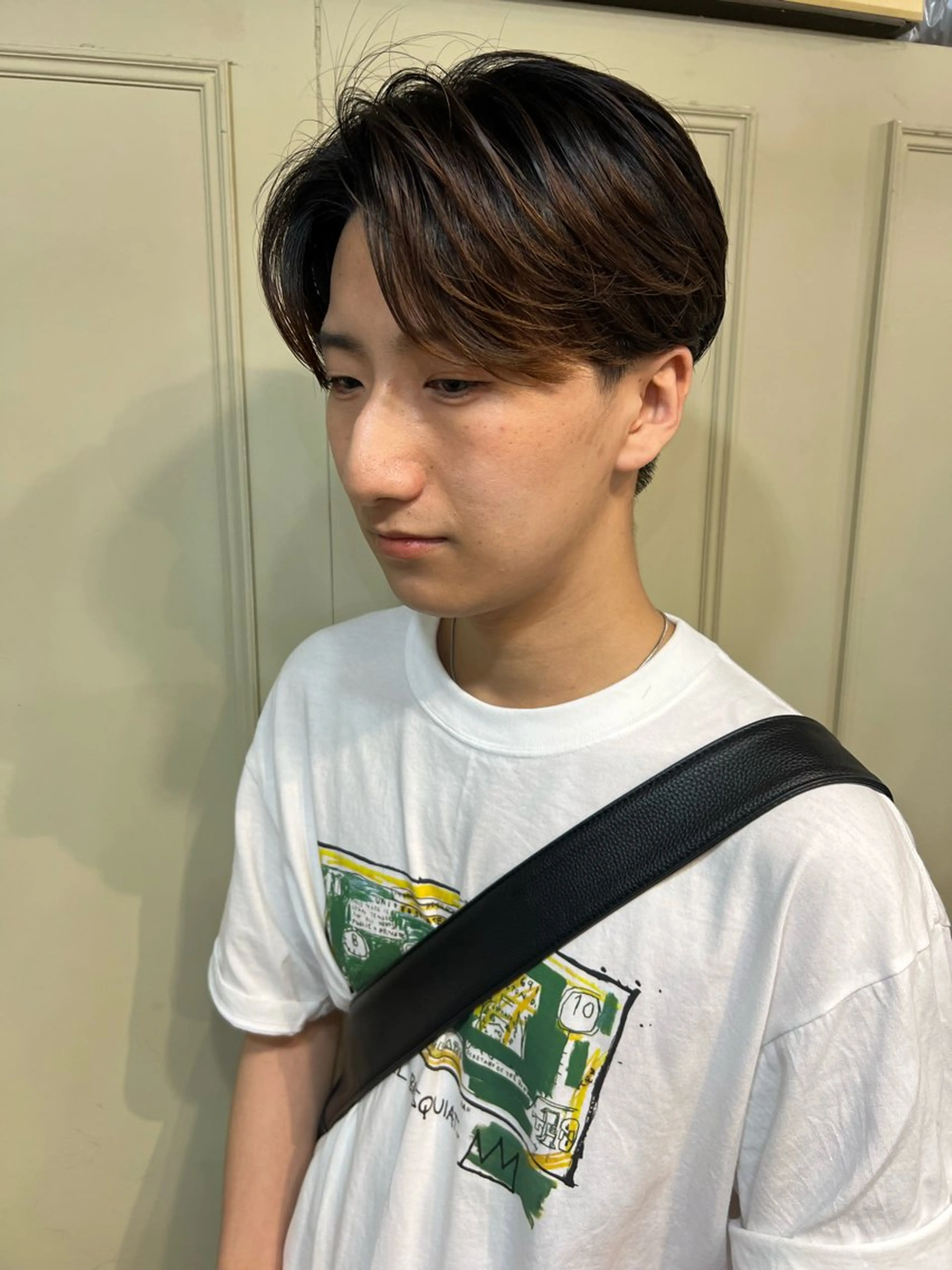 ミディアム パーマ メンズ メンズ職人/センター パート/富沢真斗のヘアスタイル