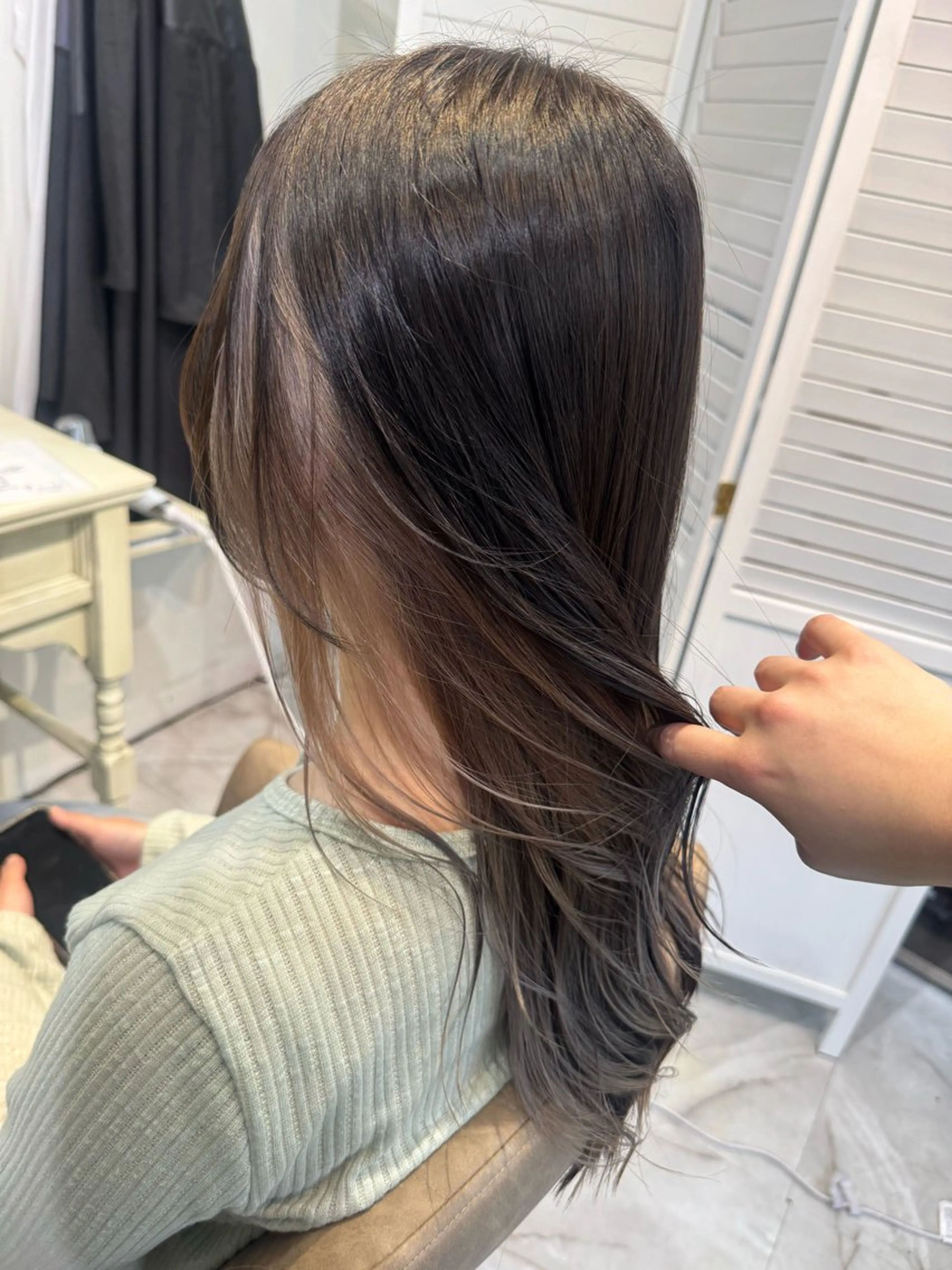 セミロング カラー インナーカラー シルバー ホワイトシルバー ヘアカラー トリートメント 3日空きあり 🌟misatoのヘアスタイル