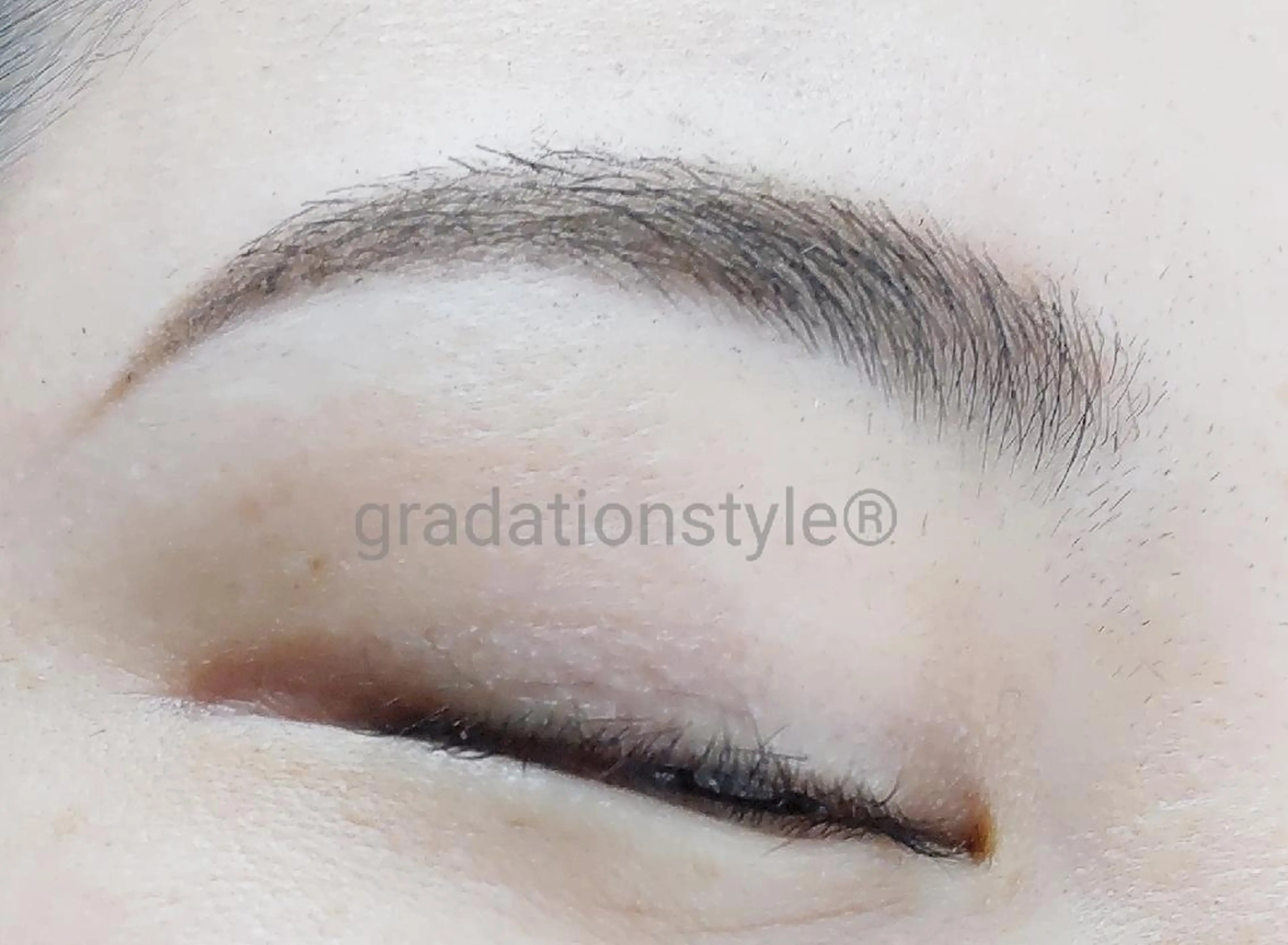 アイブロウ 🎼グラデーション スタイル札幌♫*✧のマツエク・マツパデザイン