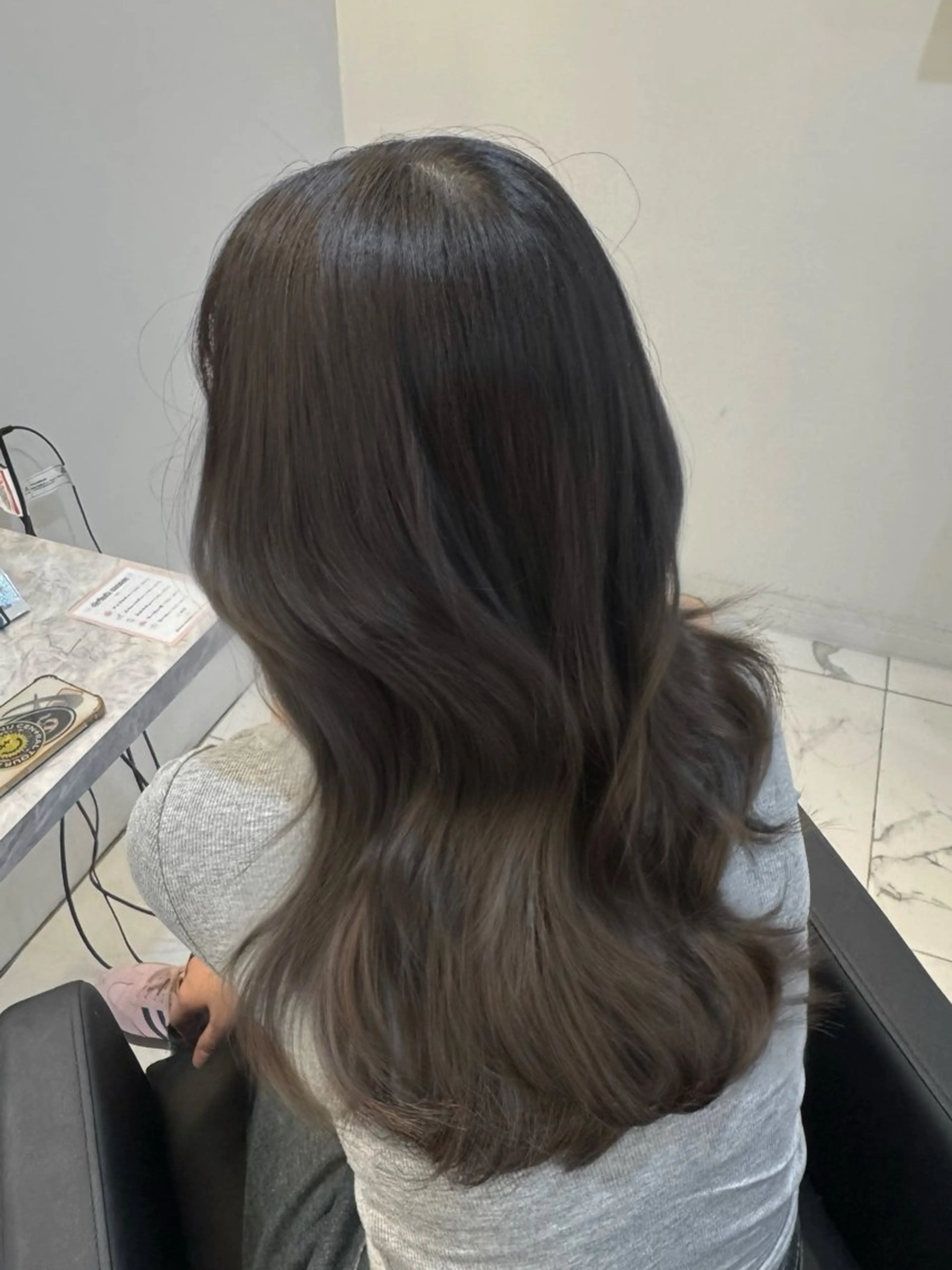 セミロング ヘアカラー 𝐋𝐞𝐞四ツ橋 𝐍𝐞𝐢𝐫𝐨のヘアスタイル