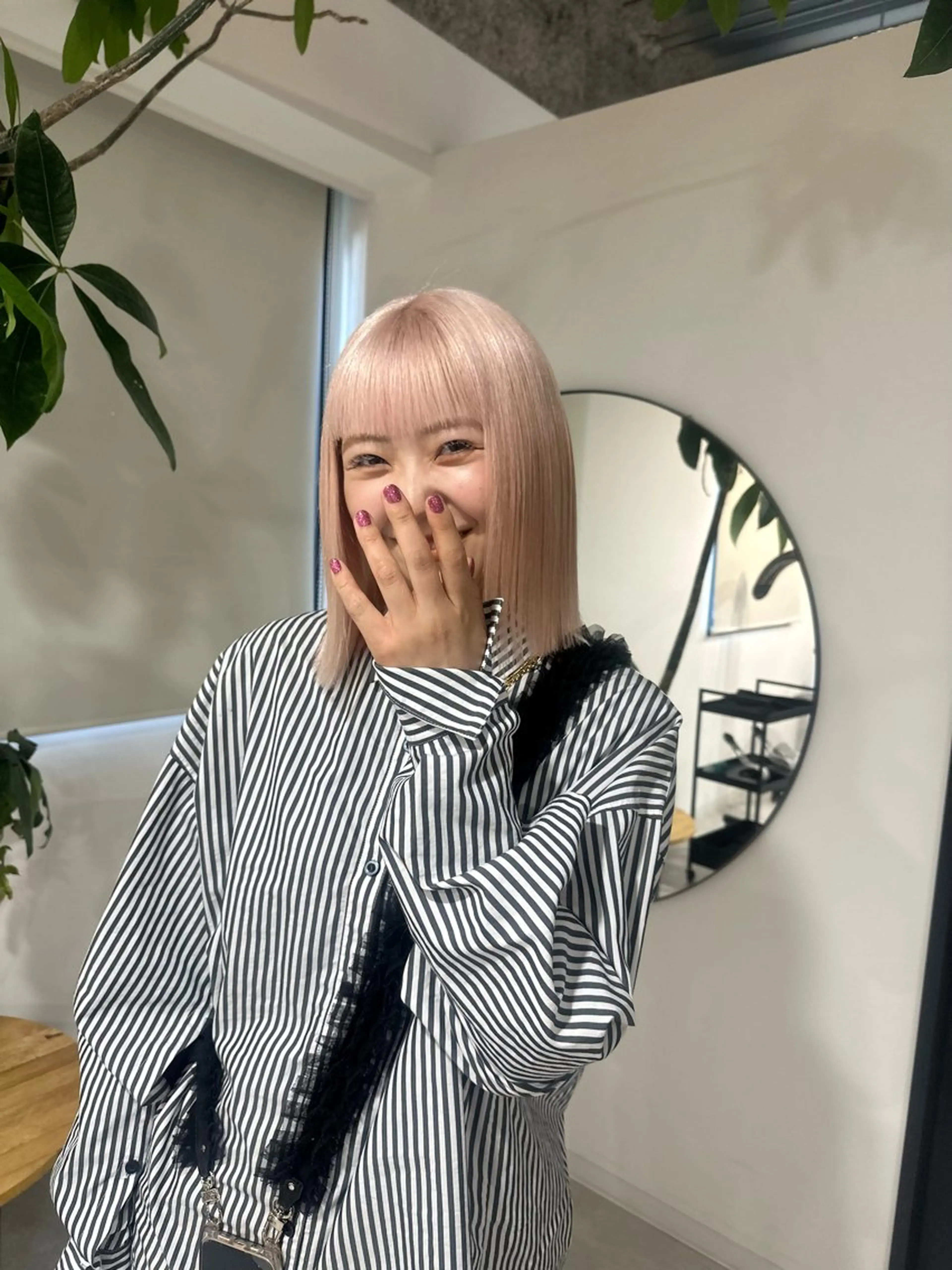 ショート カラー ブリーチ ピンクカラー 木村 華菜のヘアスタイル