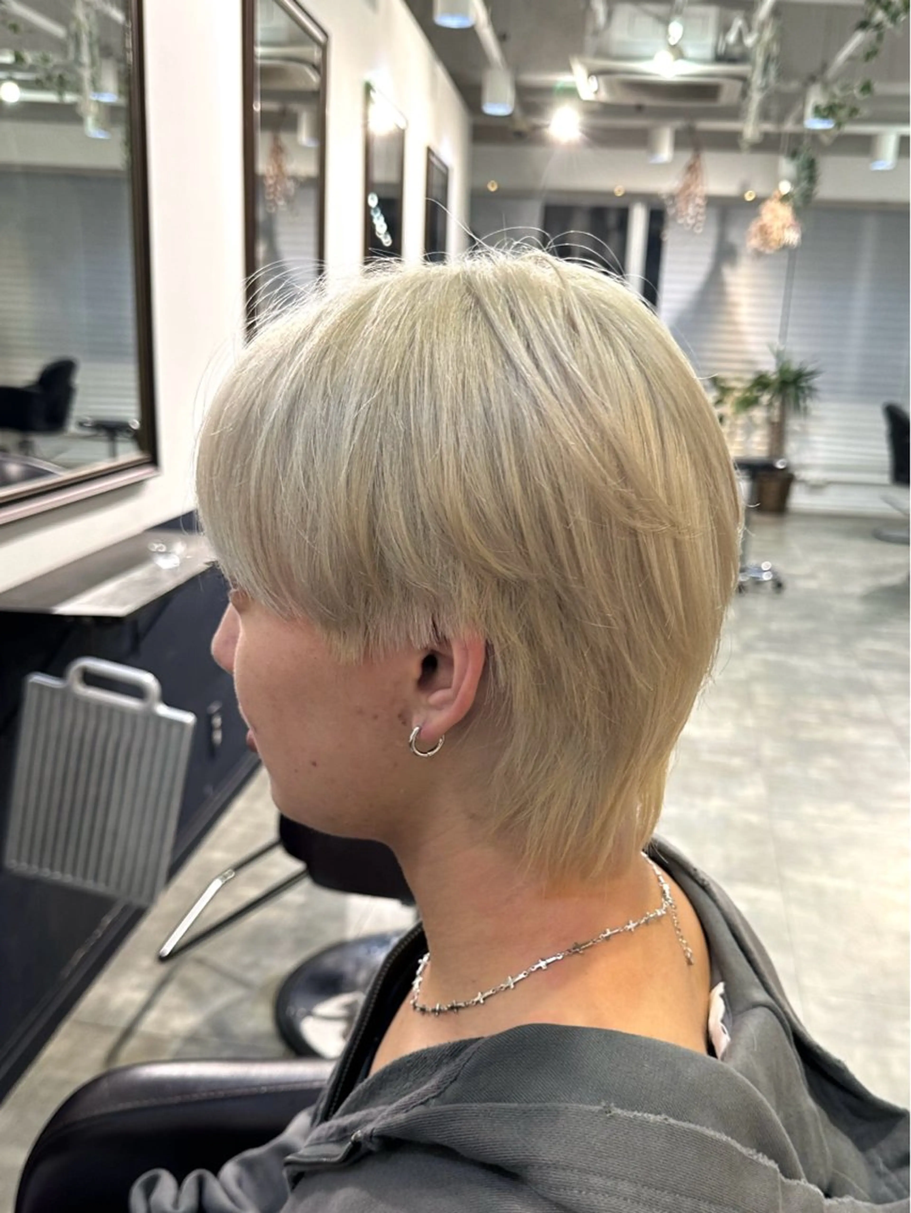 ショート カット ヘアカラー ハイトーン🌈髪質 改善🫧RYOのヘアスタイル