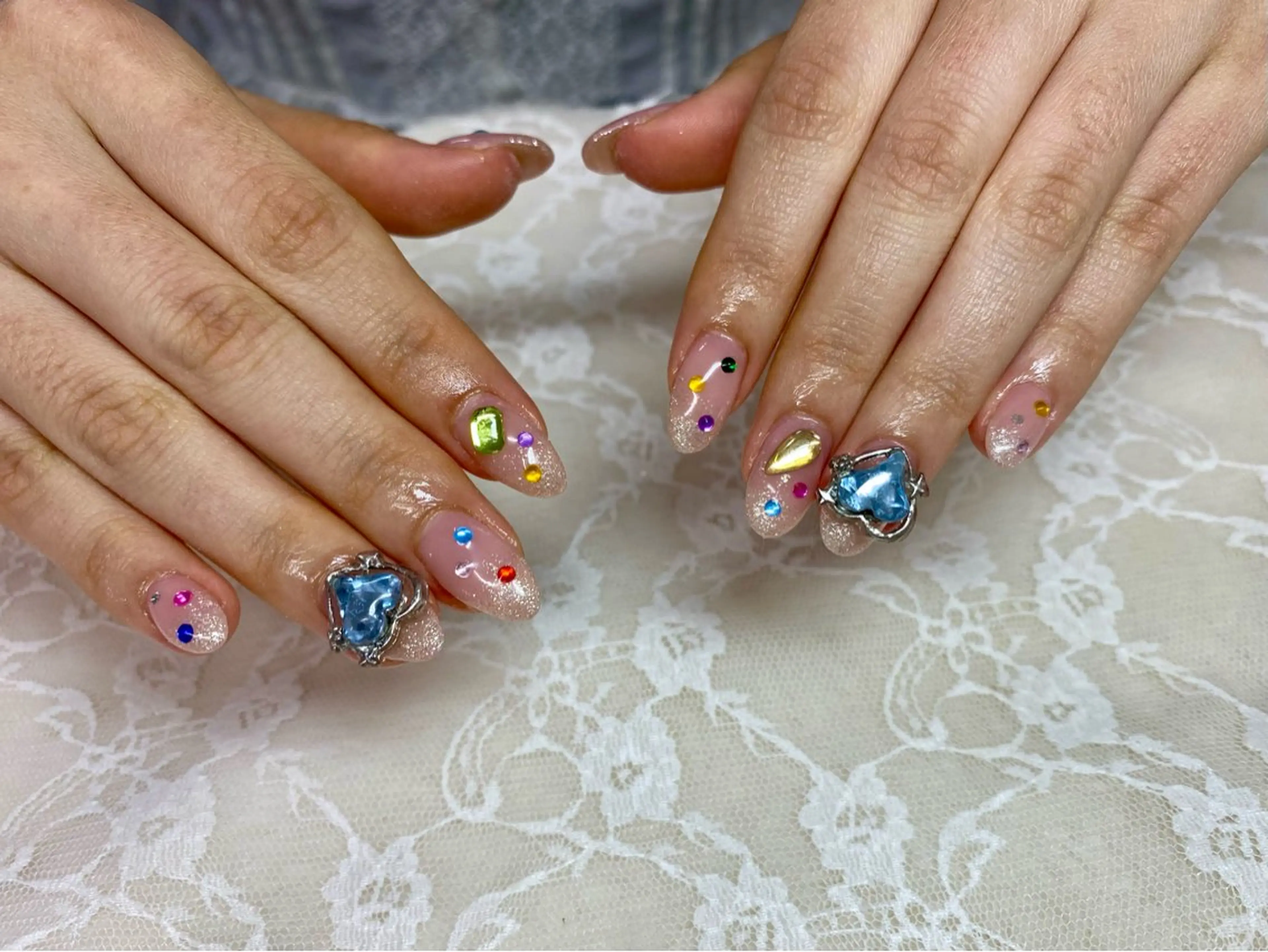 ネイル キラキラネイル ストーンネイル ワンホンネイル ハンドネイル ハンドケア 心斎橋Salon Epokkuのネイルデザイン