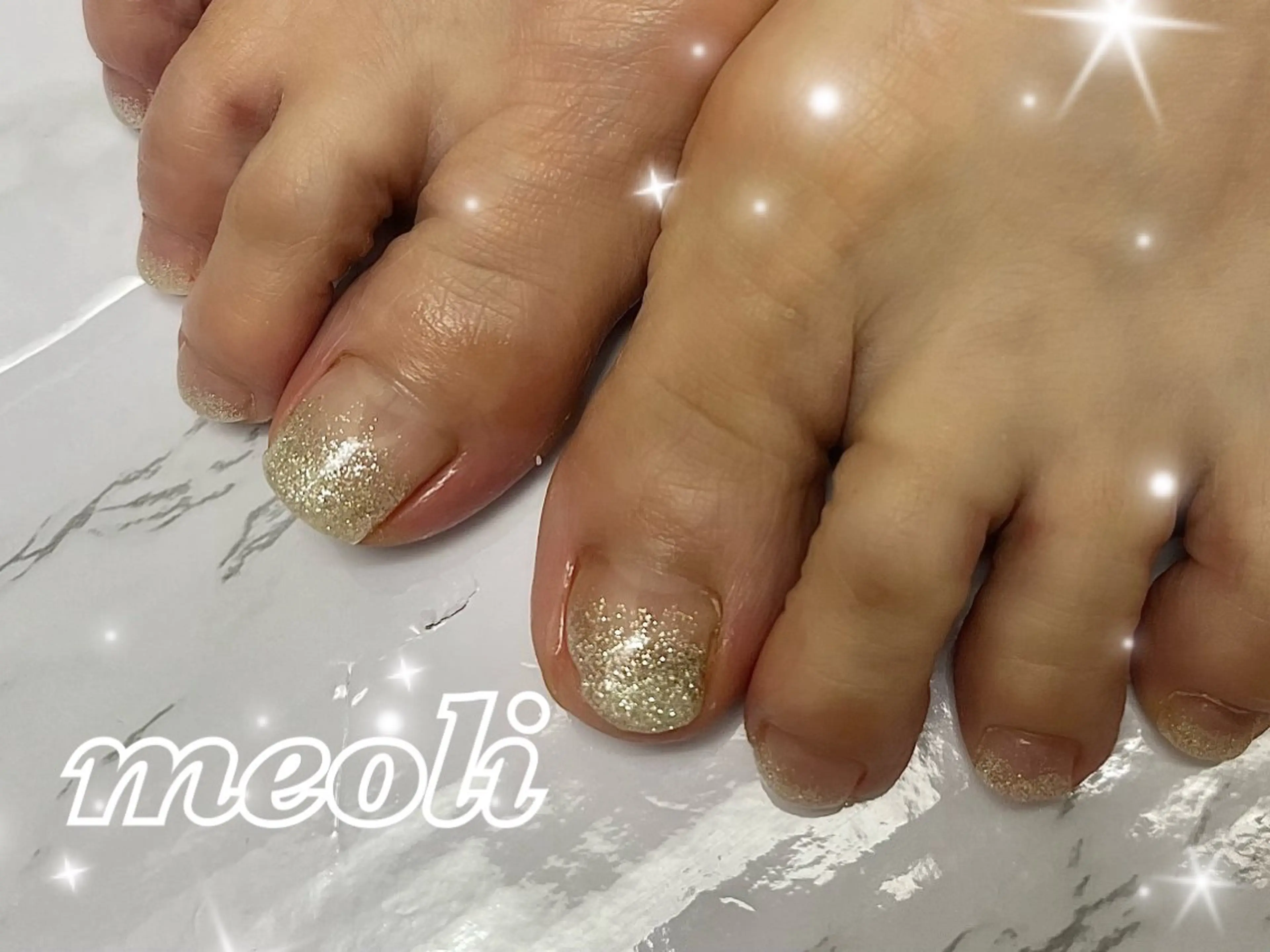ネイル グラデーション キラキラネイル ラメ(グリッター) シルバー フットネイル nail salon meoli　アヤのネイルデザイン