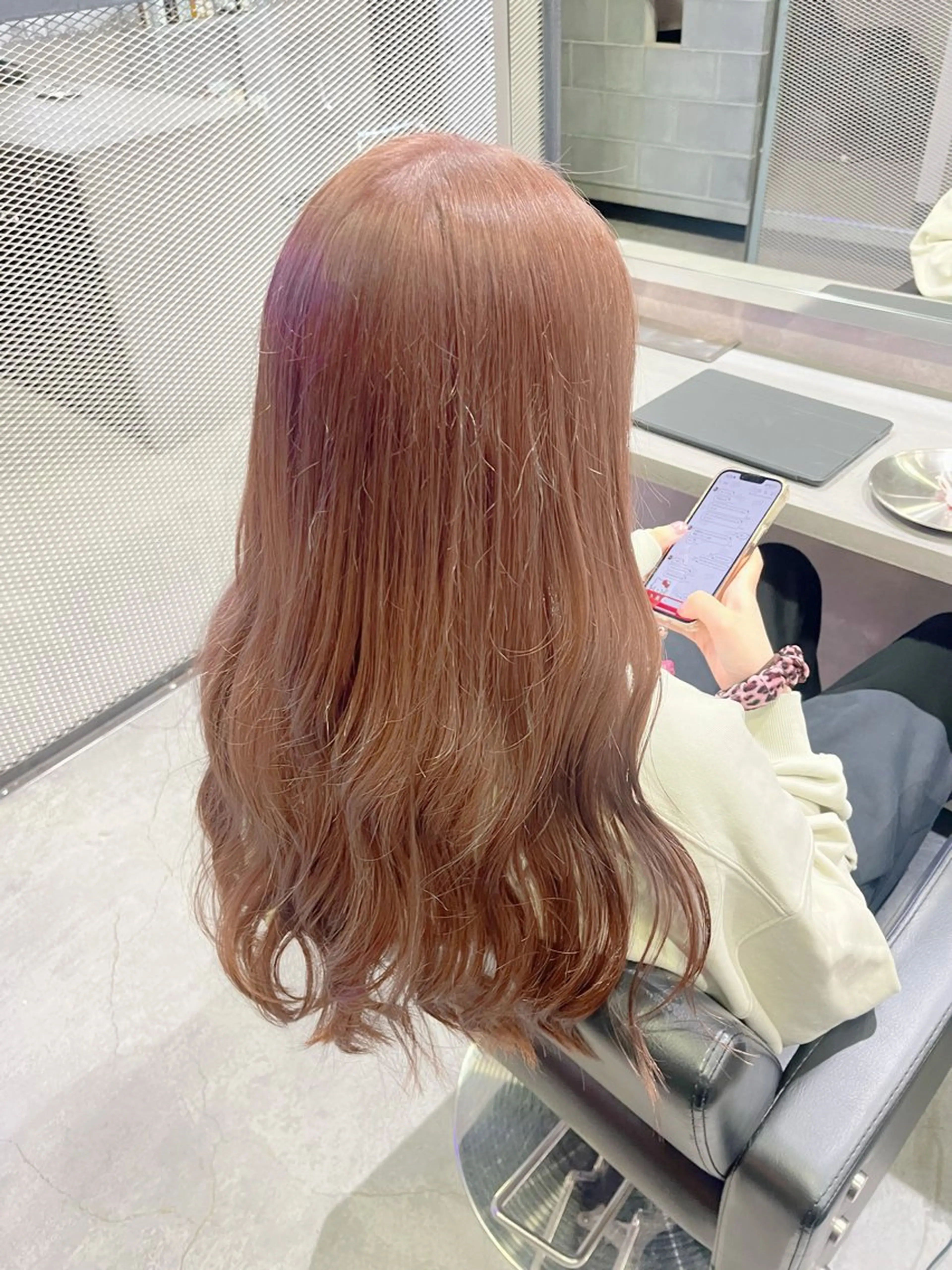 ロング ヘアカラー 伊藤 由妃乃のヘアスタイル