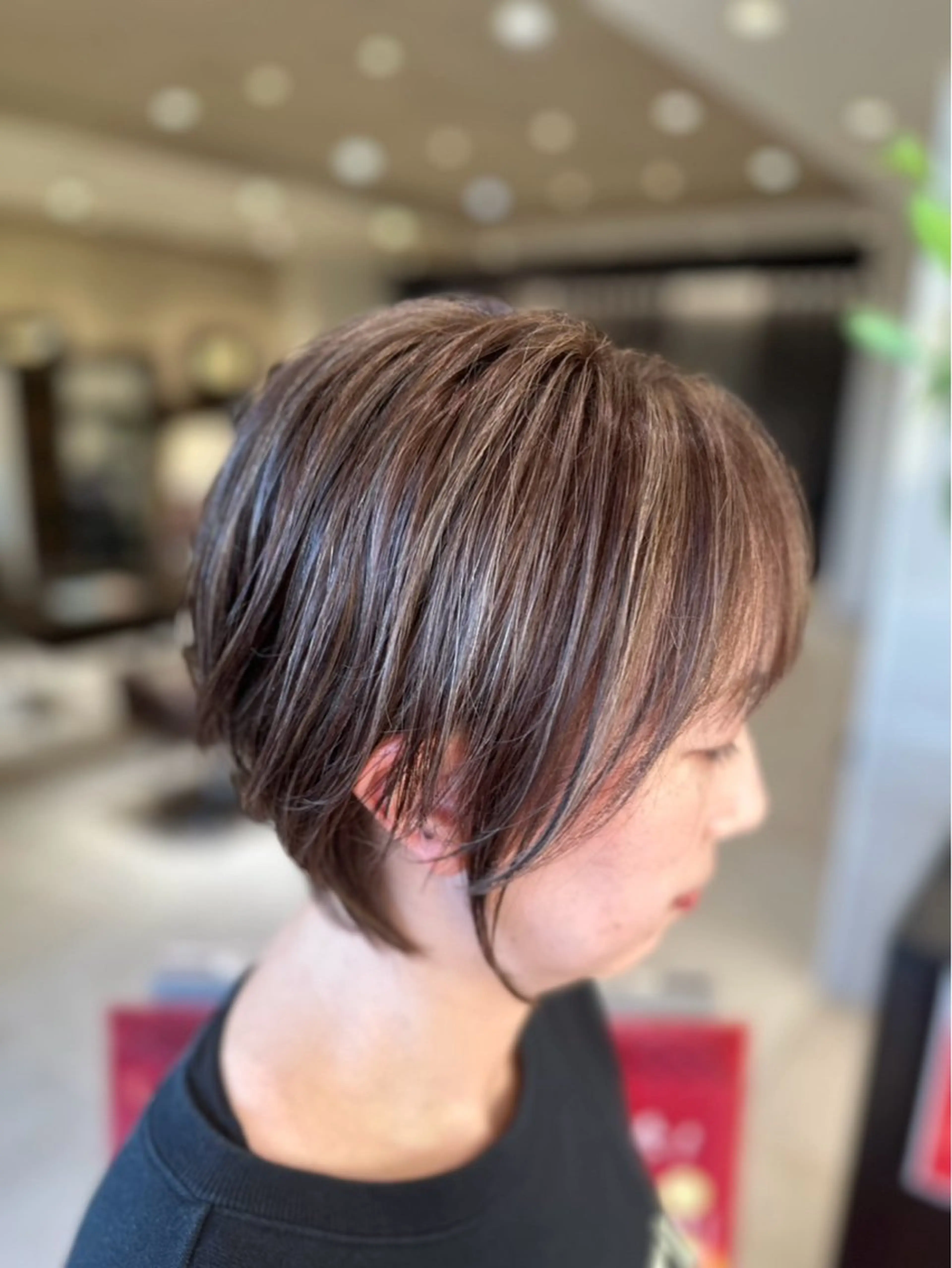 ショート ハイライト 髪質改善 レイヤーカット ショートヘア 縮毛矯正 ヘアカラー SUGAMI ✴︎ Hikariのヘアスタイル