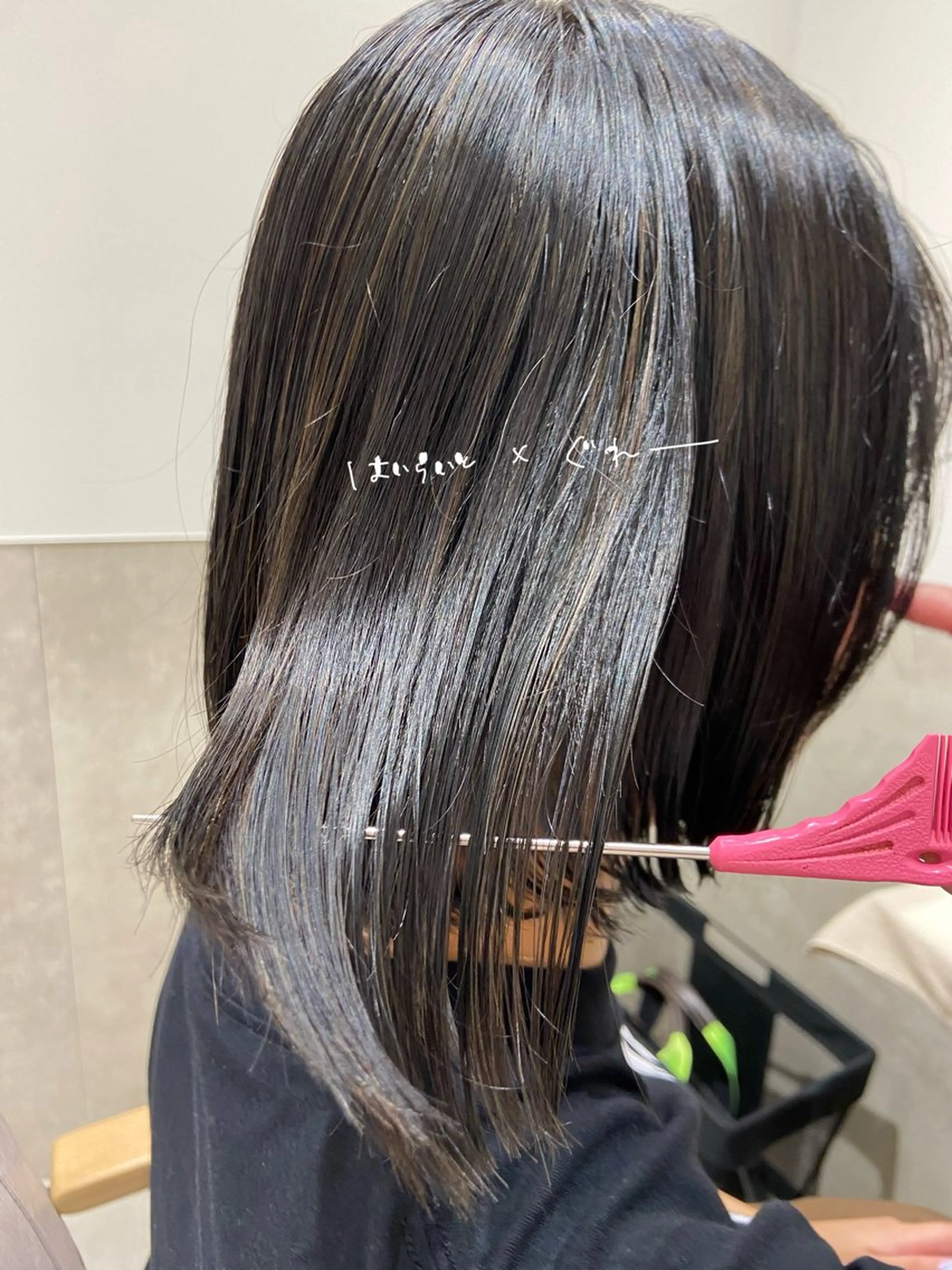 セミロング カラー しみず さきのヘアスタイル