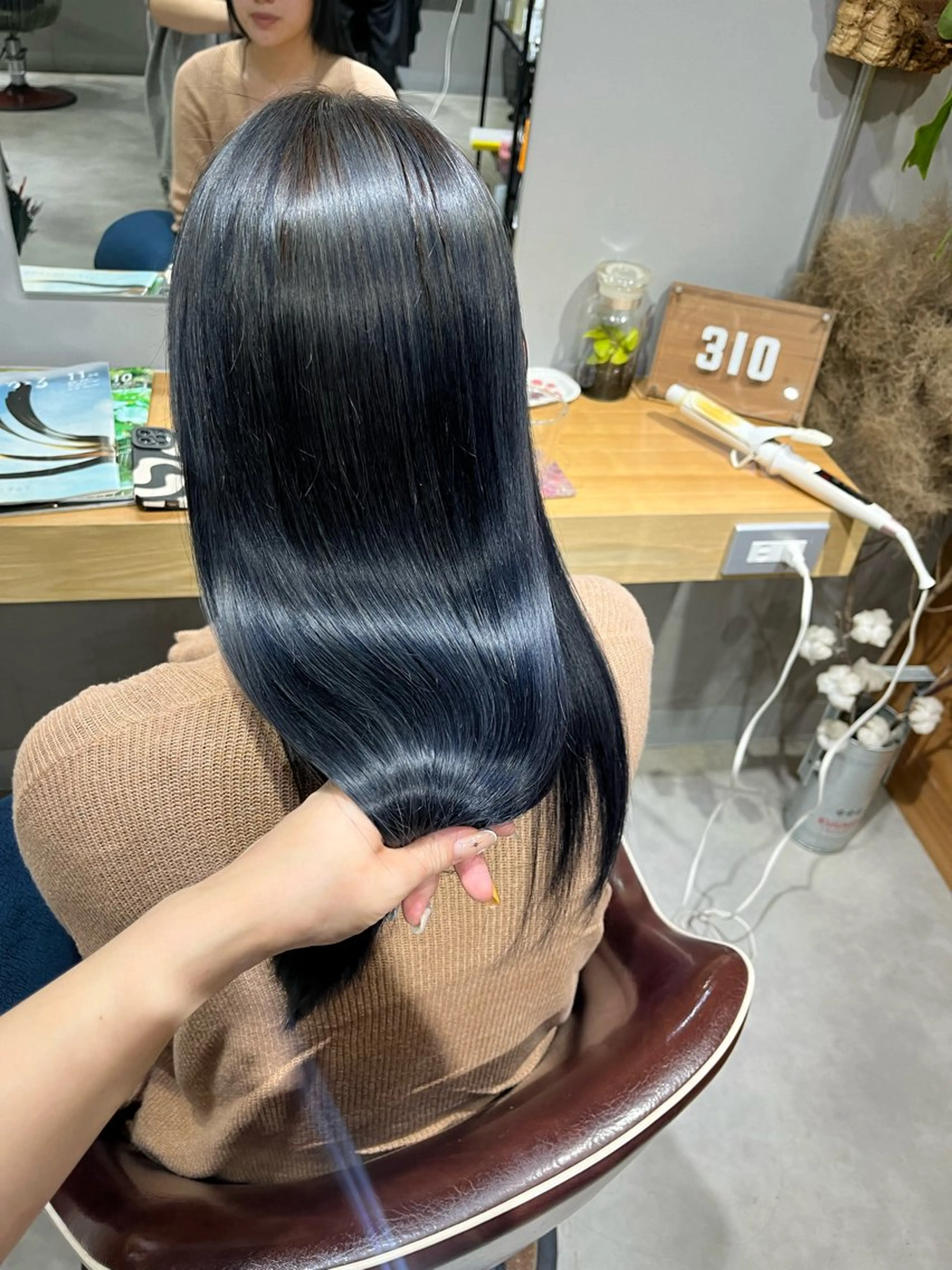 ロング カラー カット ヘアカラー 透明感ハイトーン🦄 キラ🌈のヘアスタイル