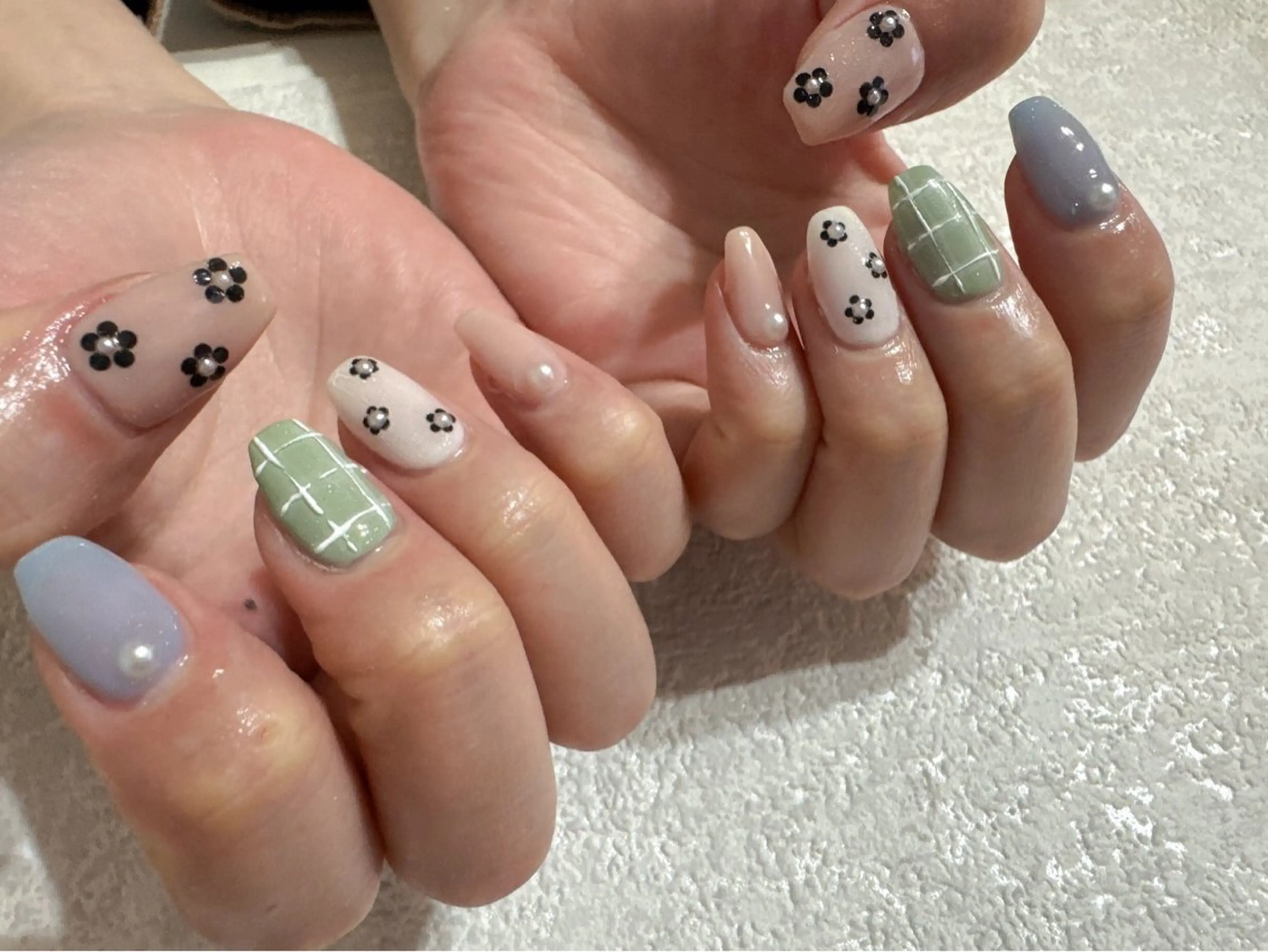 ネイル オーロラネイル フラワーネイル フットネイル フレンチネイル ジェルネイル ハンドネイル kiki nail たまプラーザのネイルデザイン