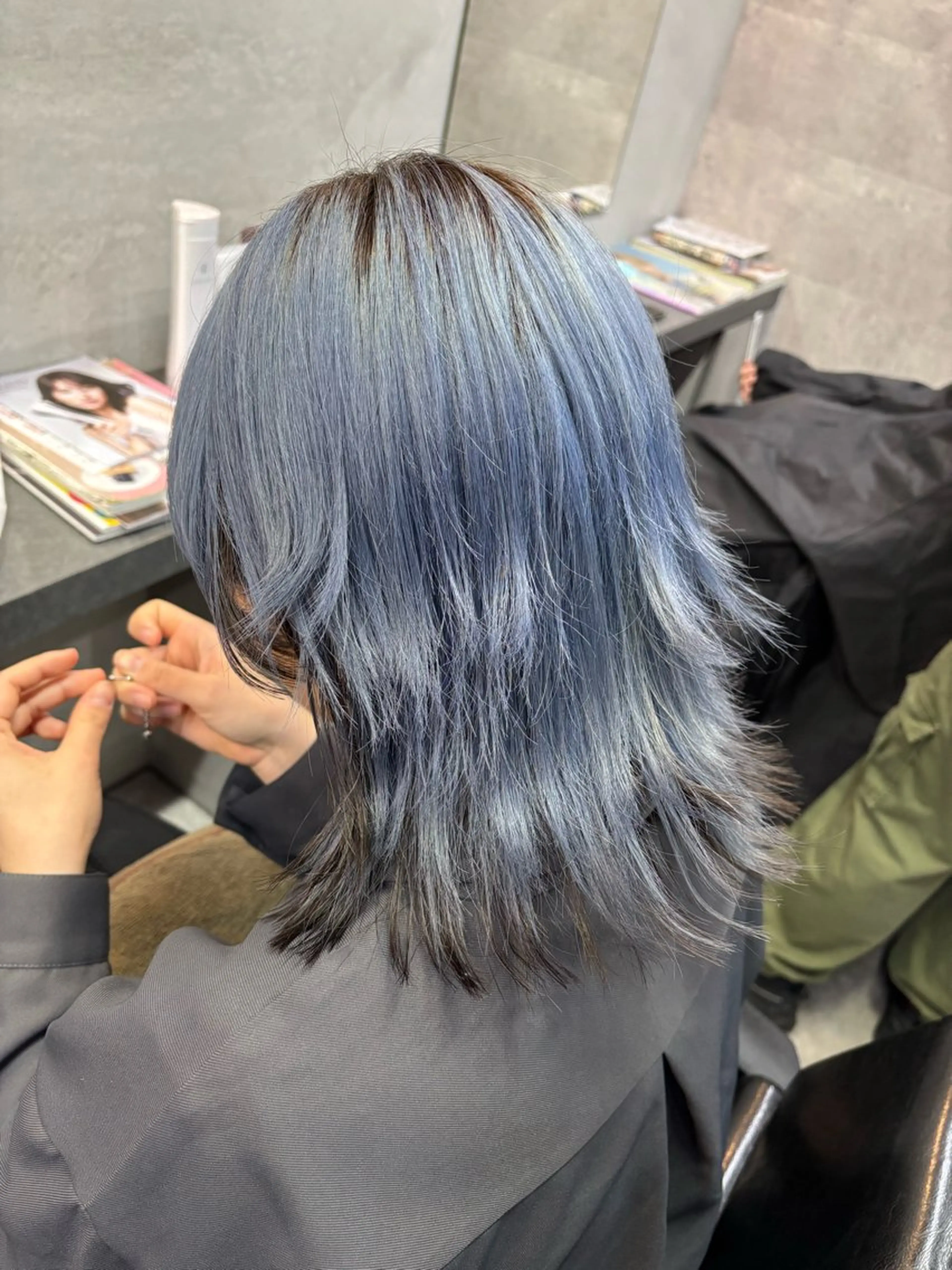 セミロング ウルフカット 中西 彩愛のヘアスタイル