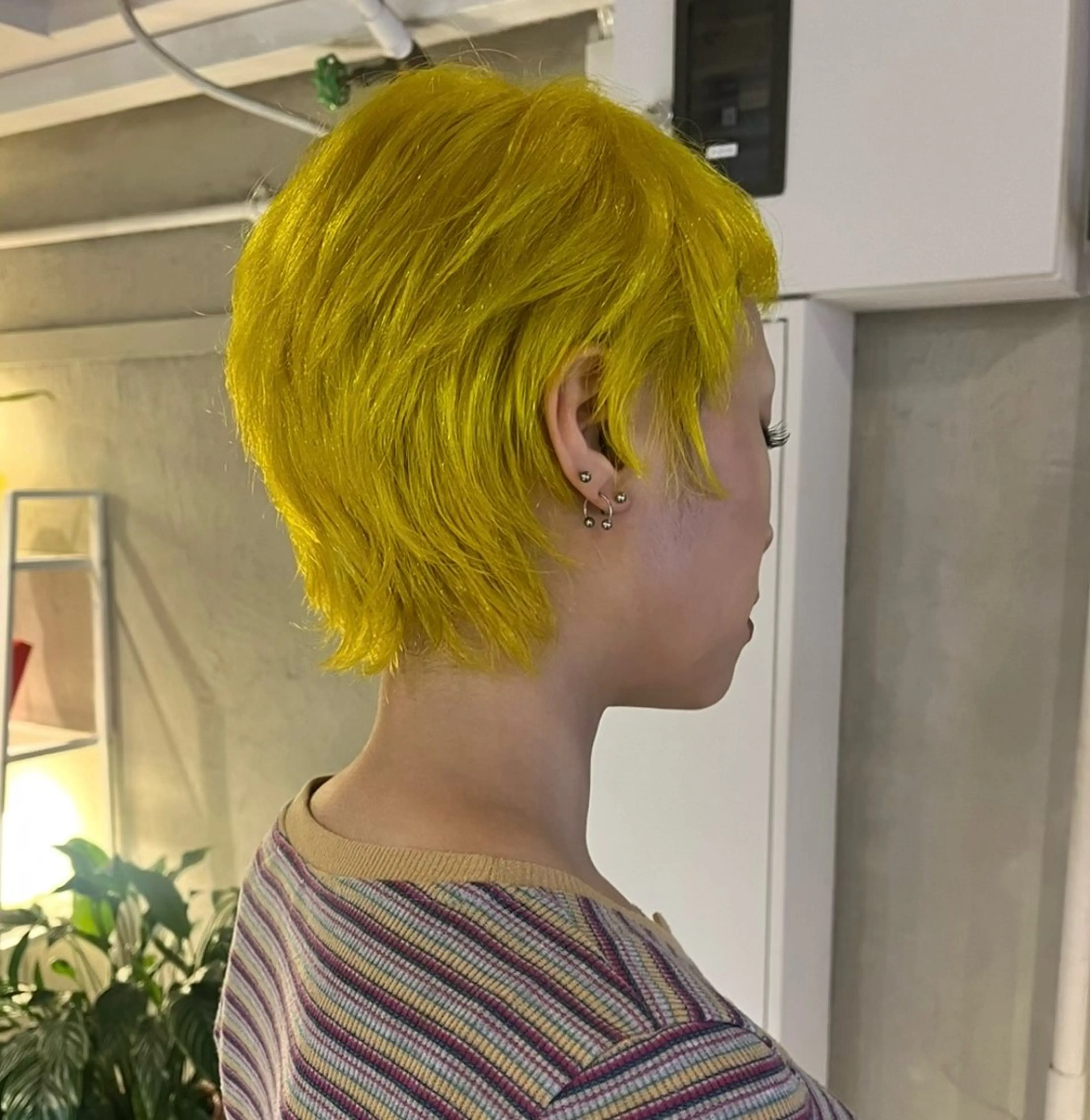 ショート カラー ヘアアレンジ イエローカラー ボブハイトーン🦖 デザインMAMIのヘアスタイル