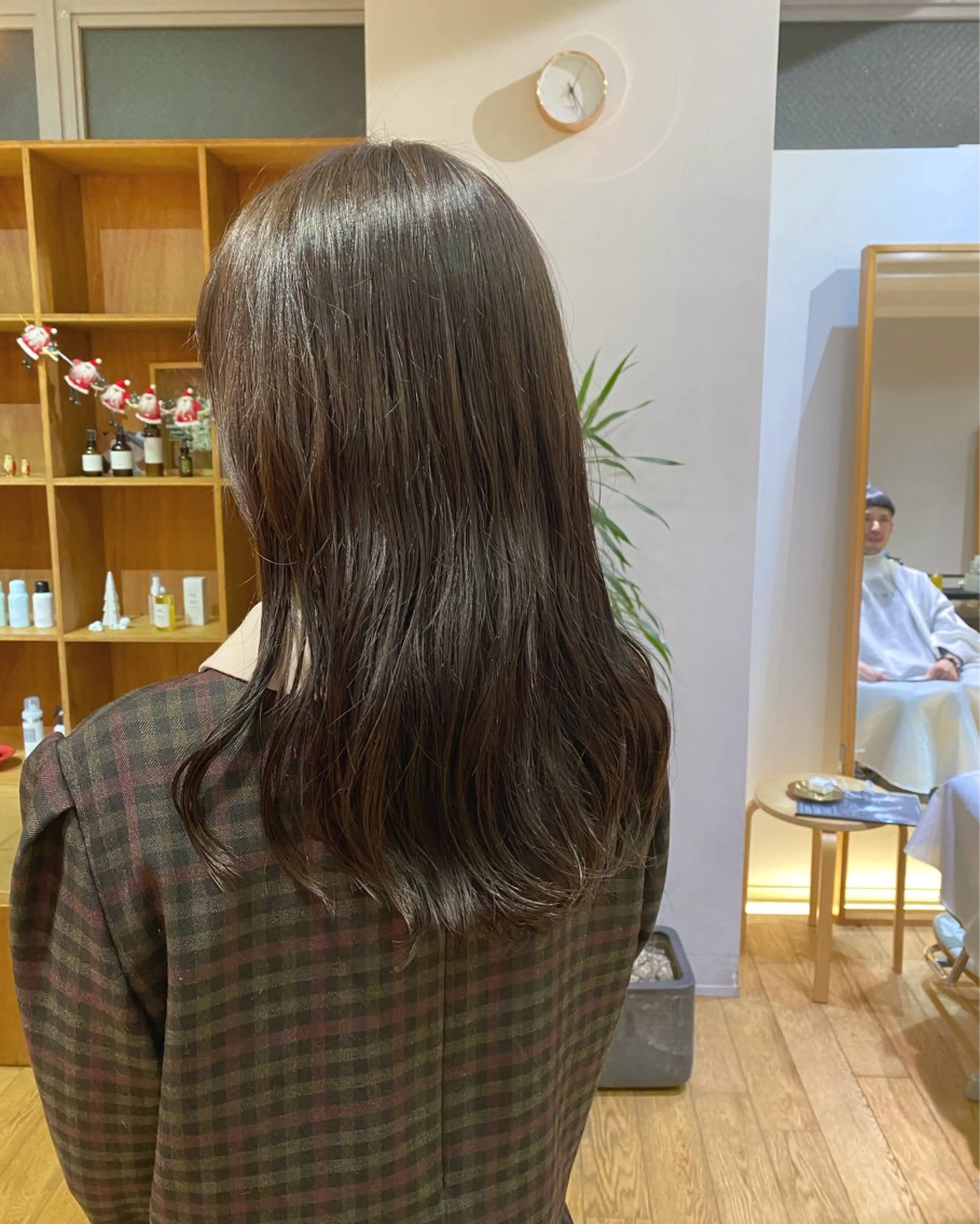 セミロング カット ヘアカラー トリートメント 大人可愛い♡コテ巻き パーマ🌼杉田 萌恵のヘアスタイル