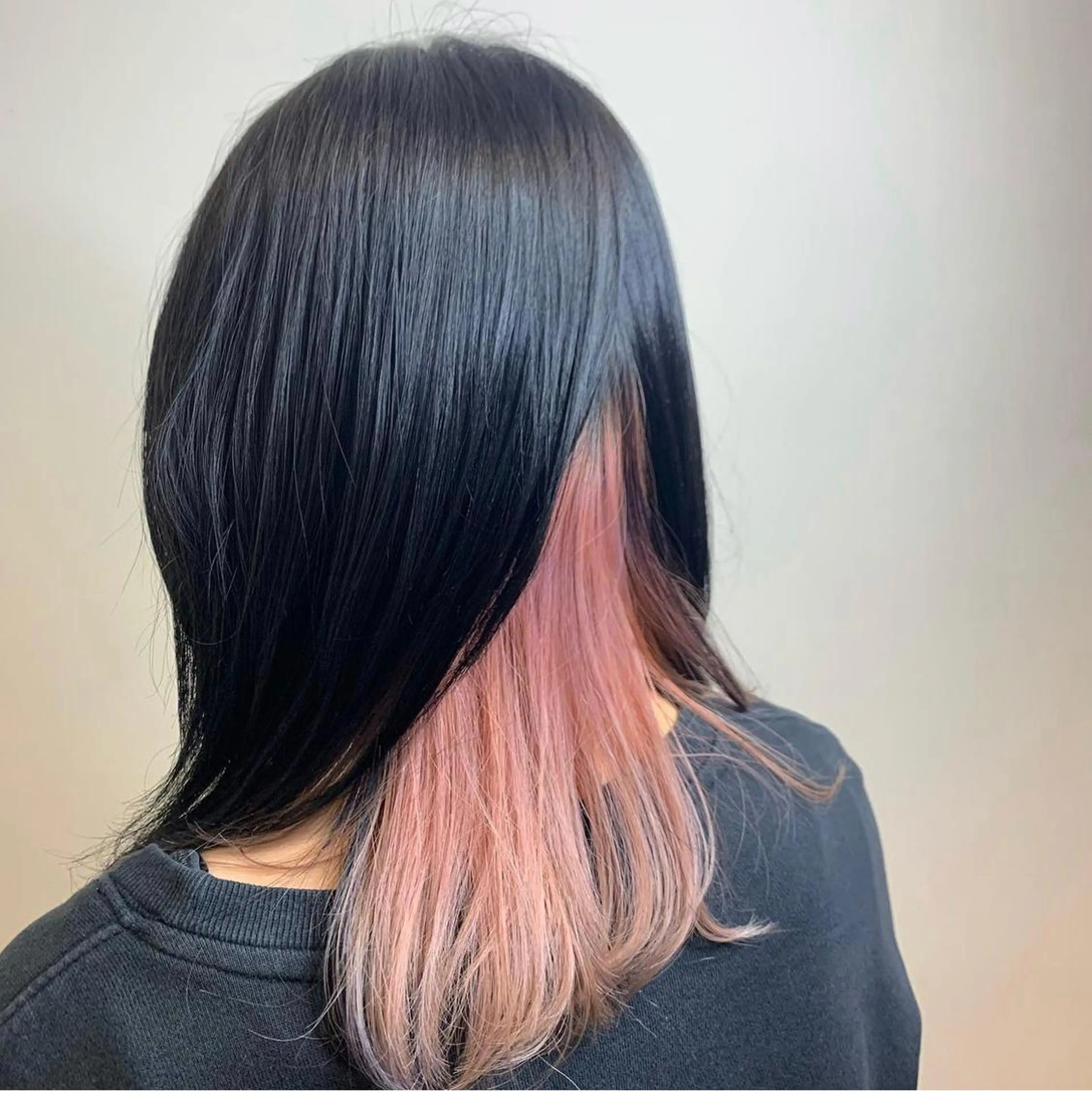 ミディアム カラー ピンクカラー 石田 佳恋のヘアスタイル
