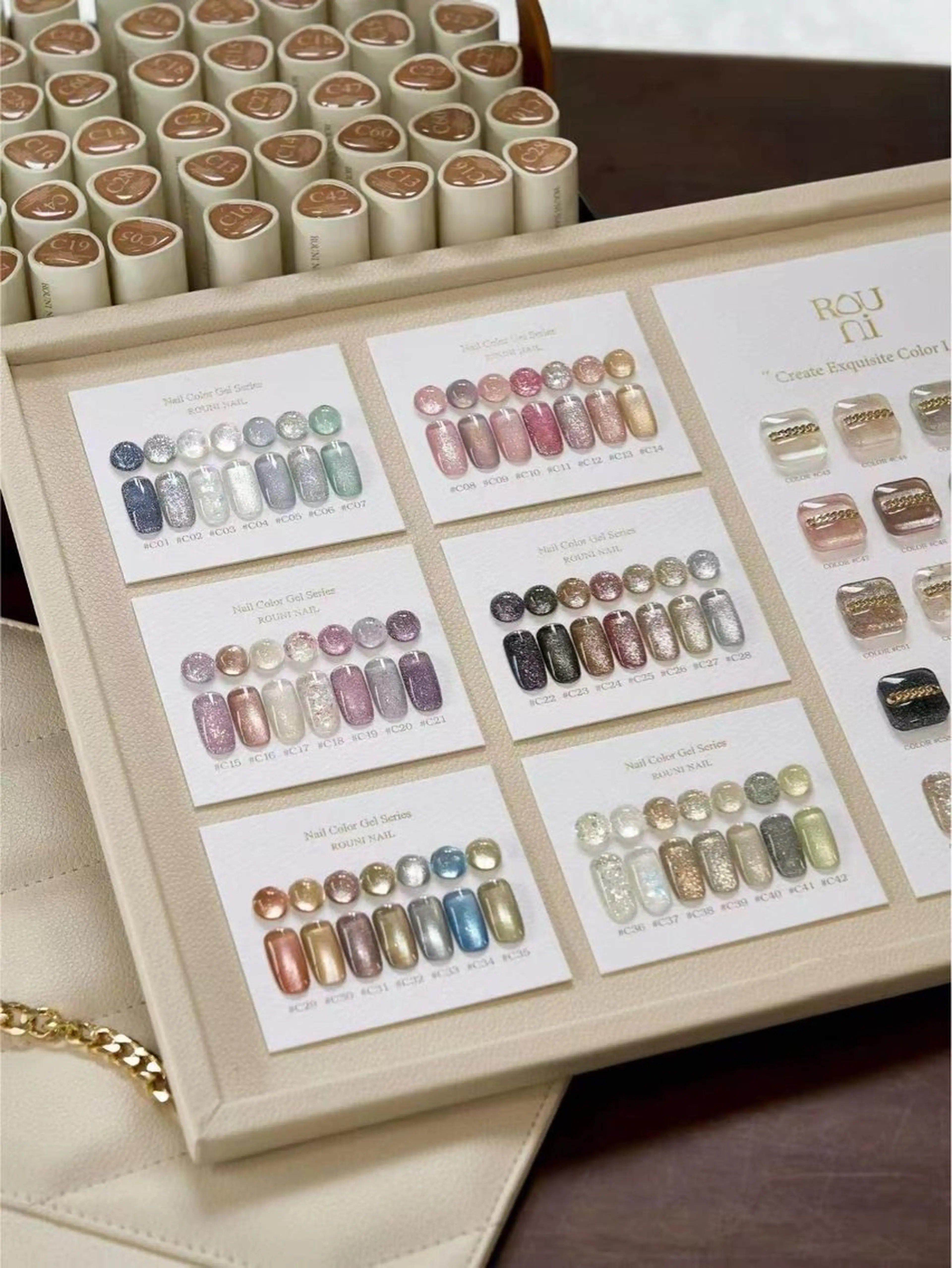 【韓国大人気】ぷるぷる水光純欲ネイルカラーの写真