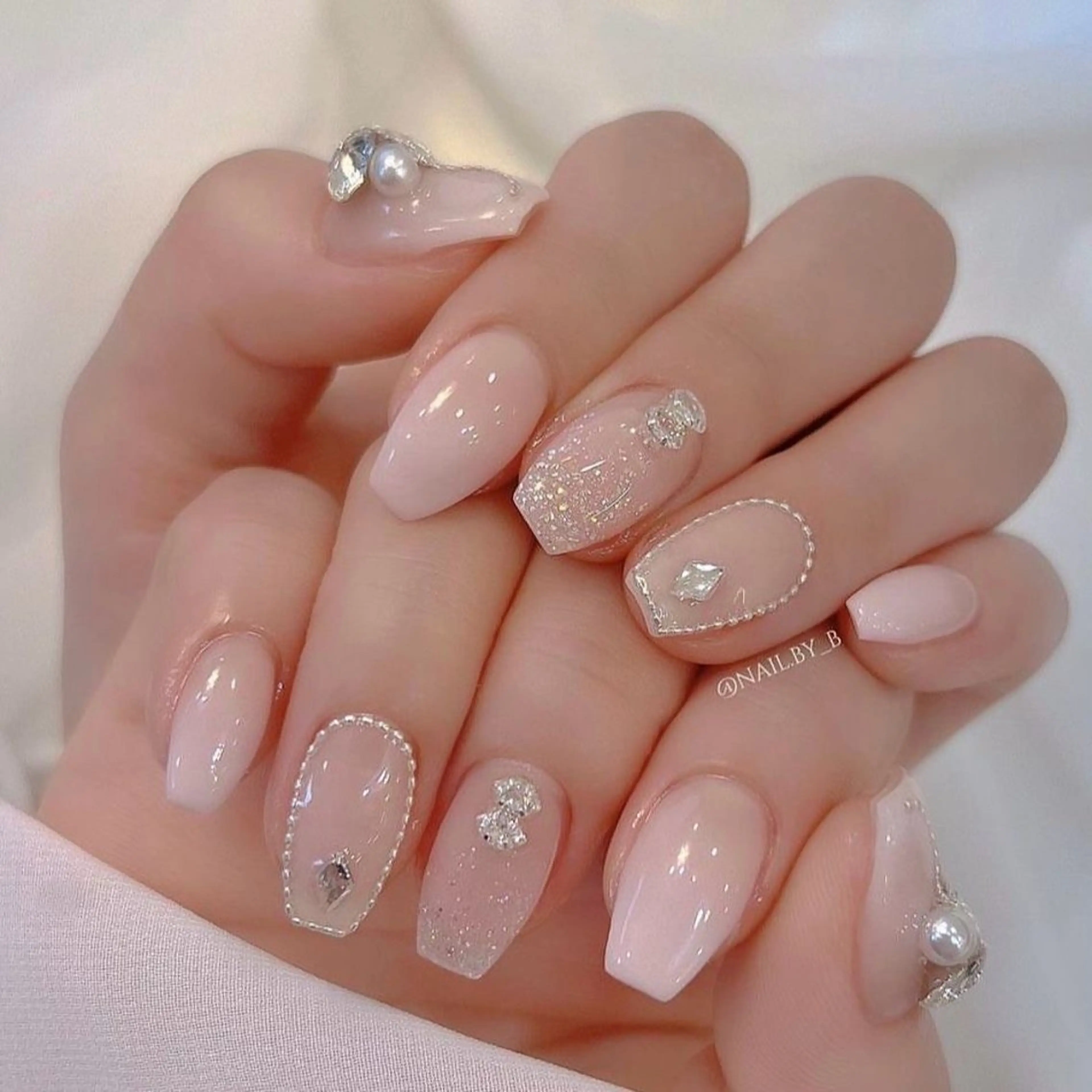 ネイル マグネットネイル ピンク ネイルチップ 冬ネイル Lee Nailsのネイルデザイン