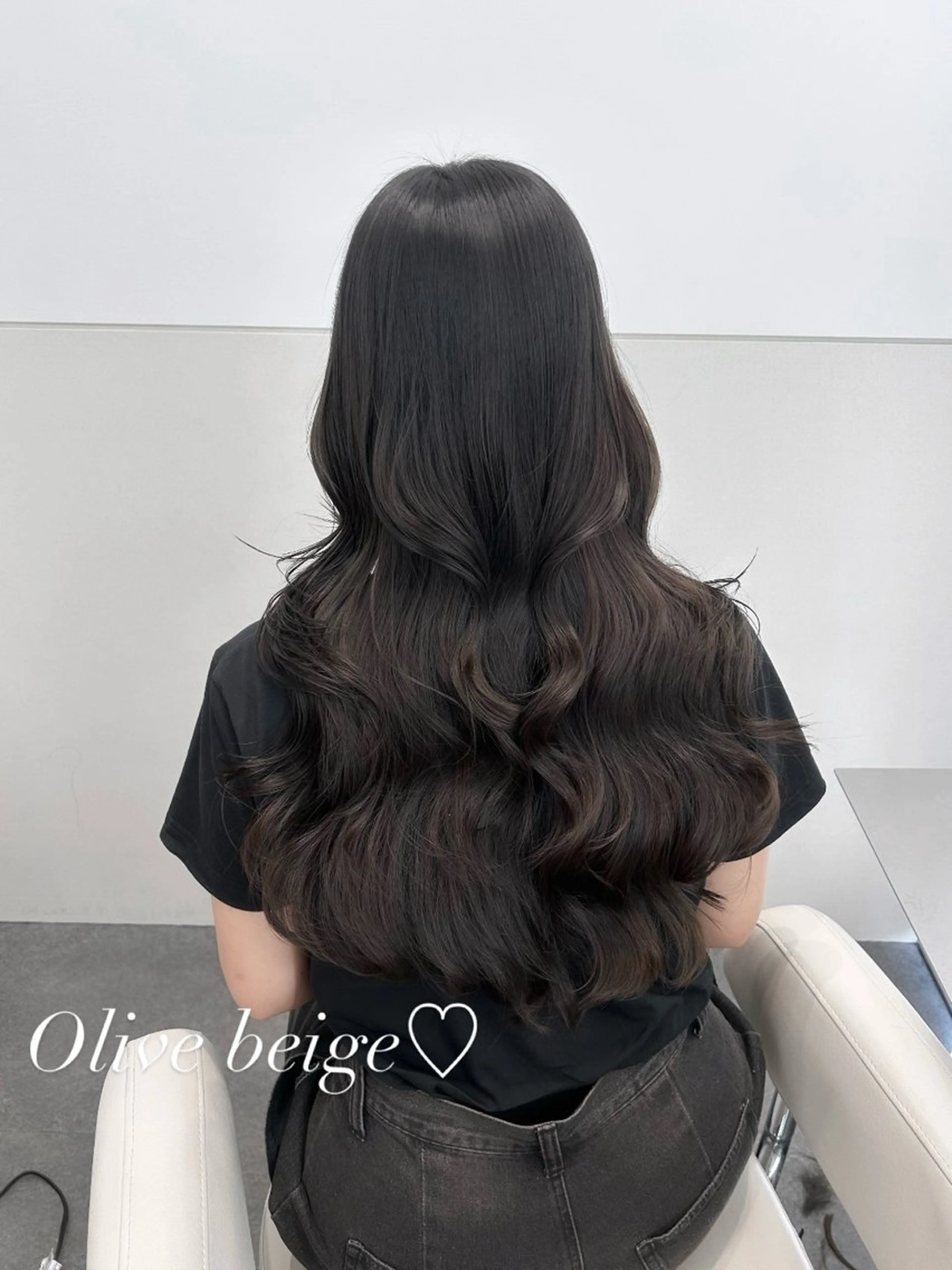 ロング カラー グレージュ オリーブグレージュ オリーブグレー カット ヘアカラー トリートメント SALOWIN銀座一丁目suite店所属・🩷韓国ヘア/ヨシン モリ🩷Maikaのヘアスタイル