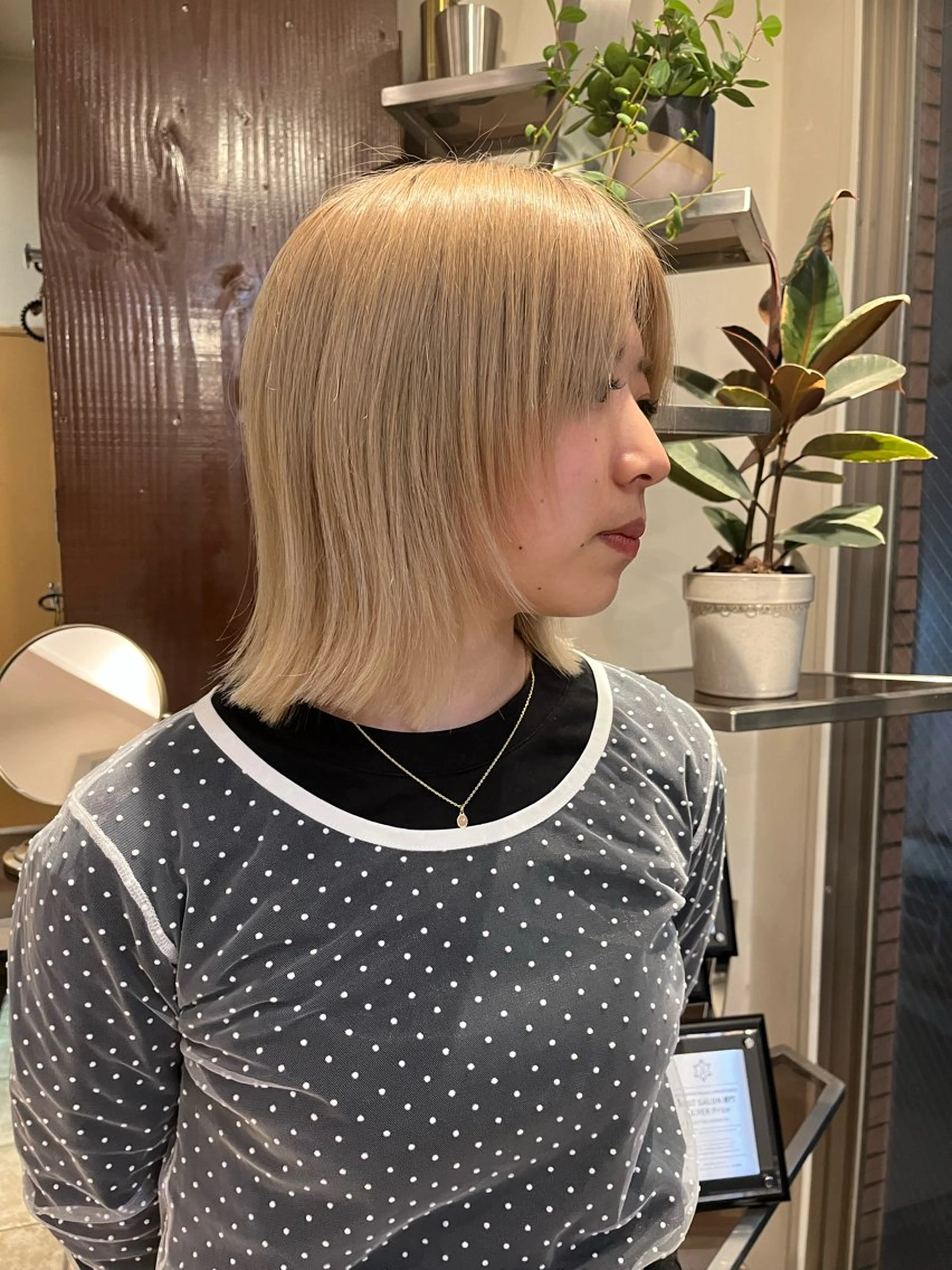 ミディアム 顔周りカット レイヤーカット 逢坂 智也のヘアスタイル