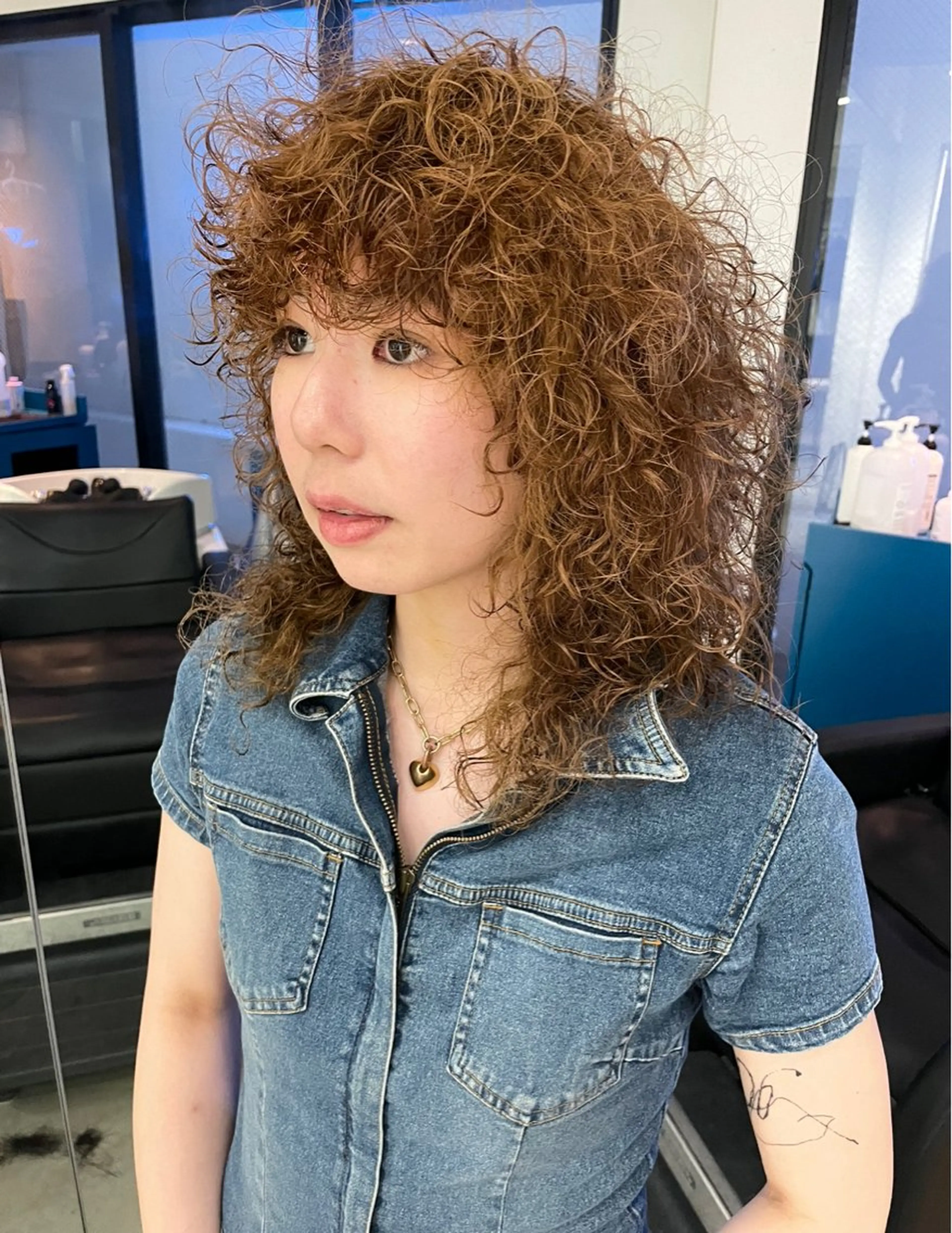 ロング パーマ ヘアカラー トリートメント ヘアセット スパイラルパーマ 🌐hina⭐️のヘアスタイル